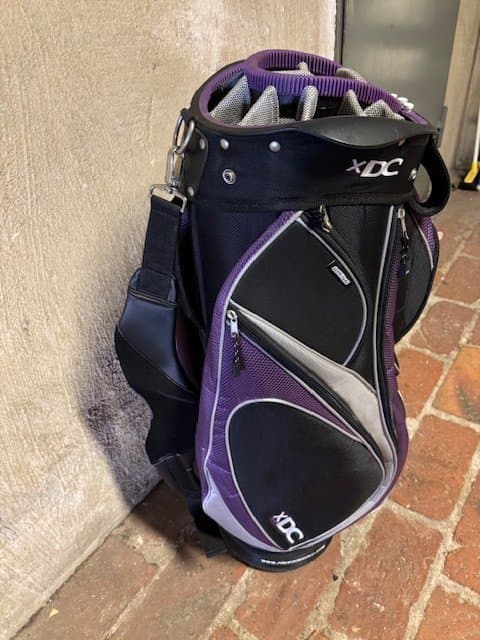 GOLFBAG Lila nästan ny 9 fack. Resefordral