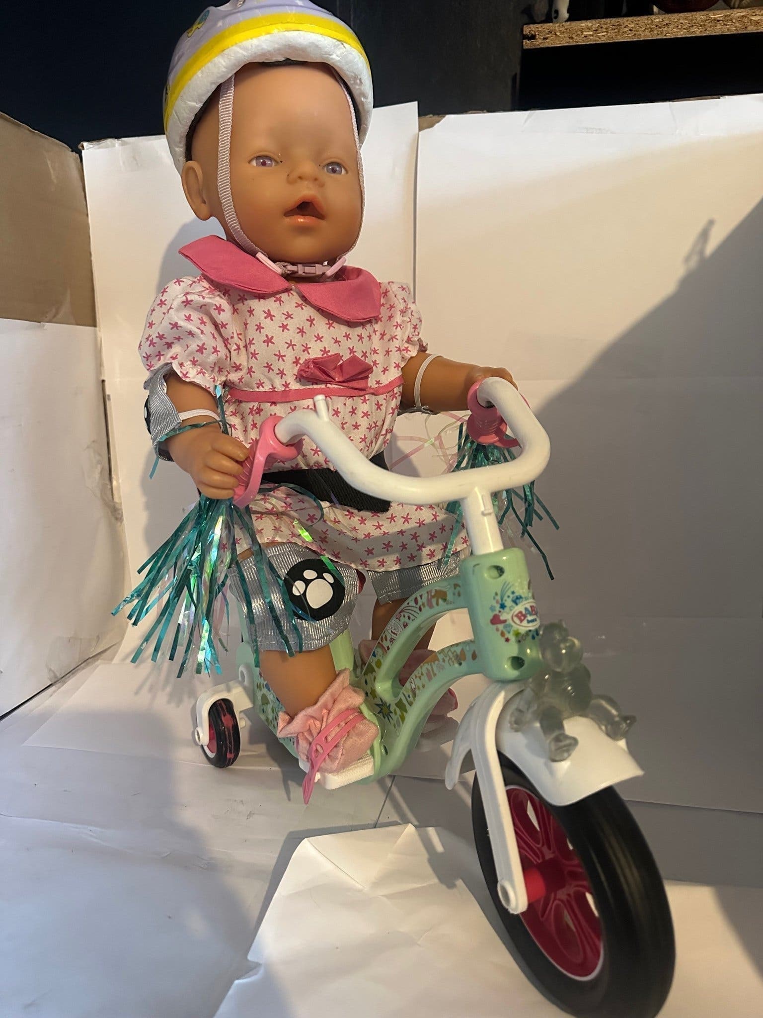 Äkta Baby Born Docka med Äkta baby Born Cykel och Tillbehör