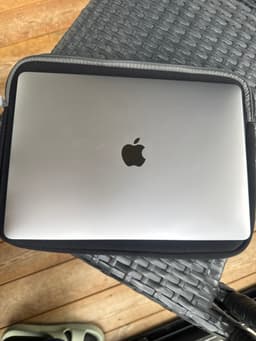 Utmärkt Apple MacBook Pro 2020 core i5 silver 13” i ny skick