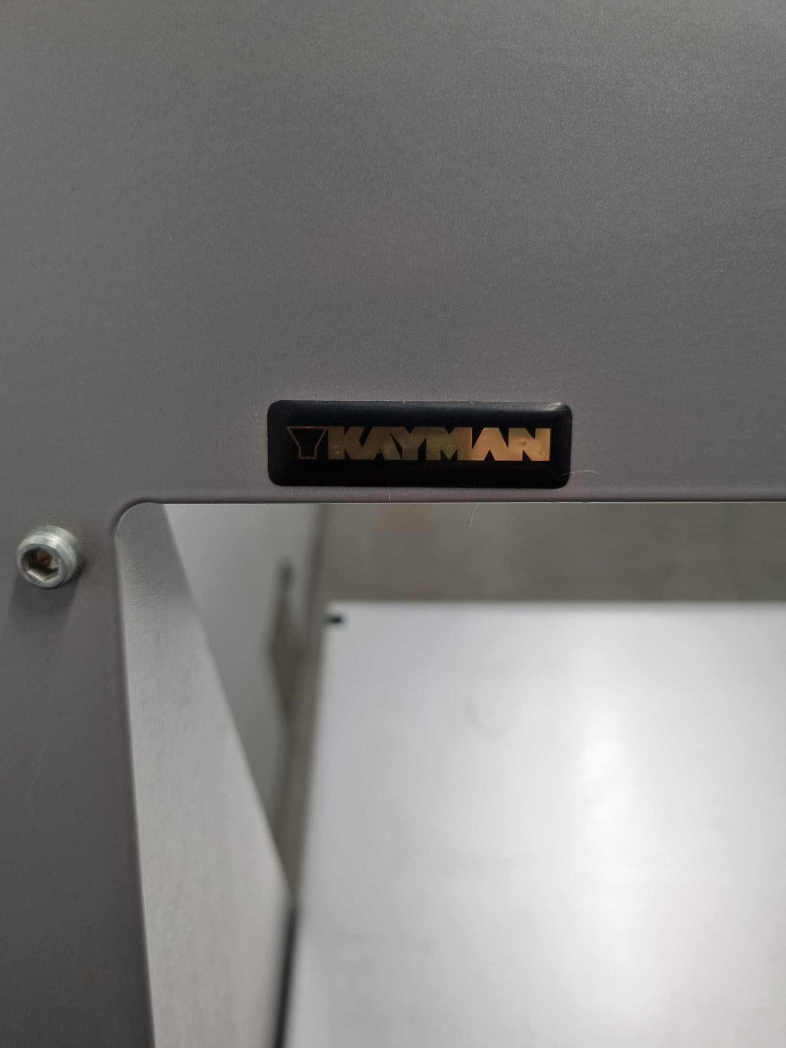 KAYMAN HiFi-Bänk i Metall