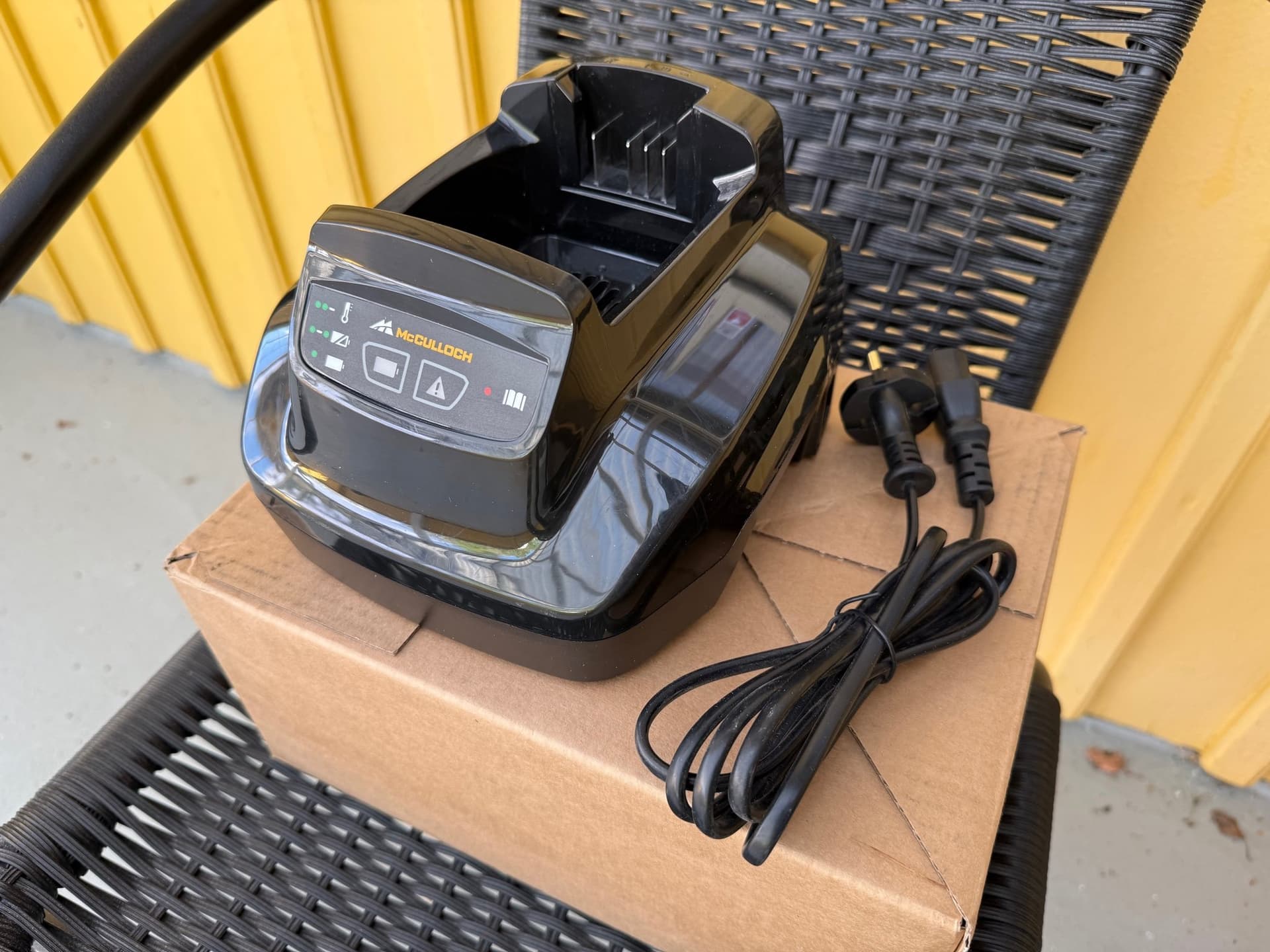 McCulloch Litiumjon Batteriladdare 58V