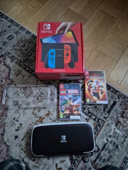 Nintendo Switch OLED med två spel och fodral