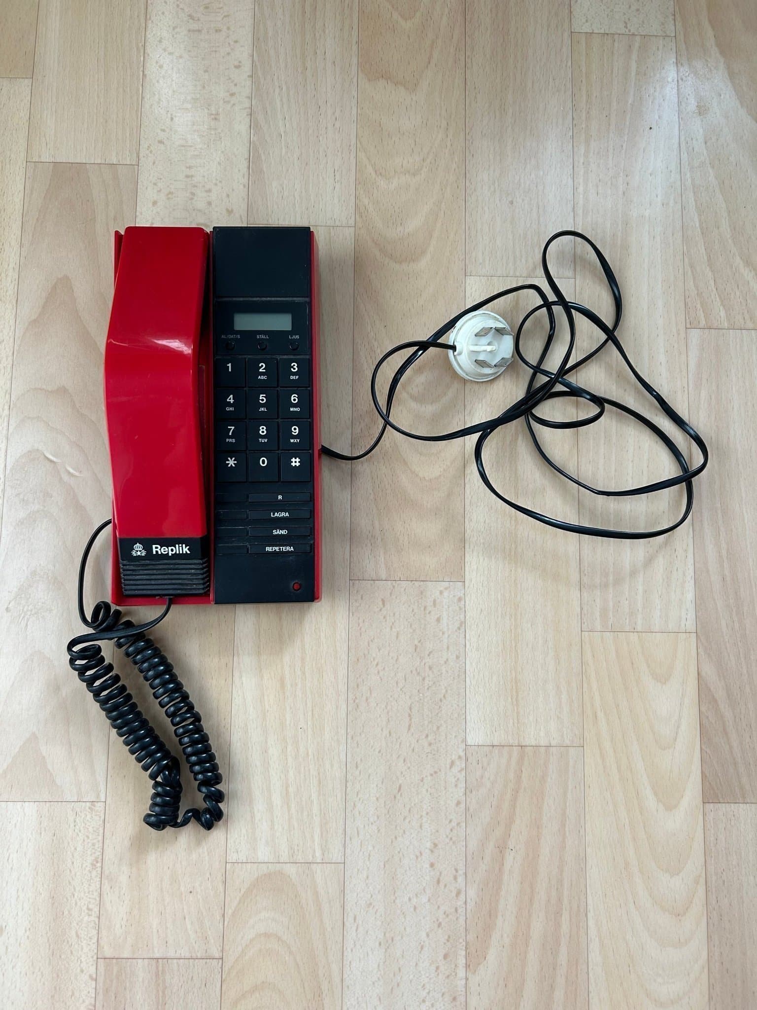 Telefon Replik Röd knapptelefon R2