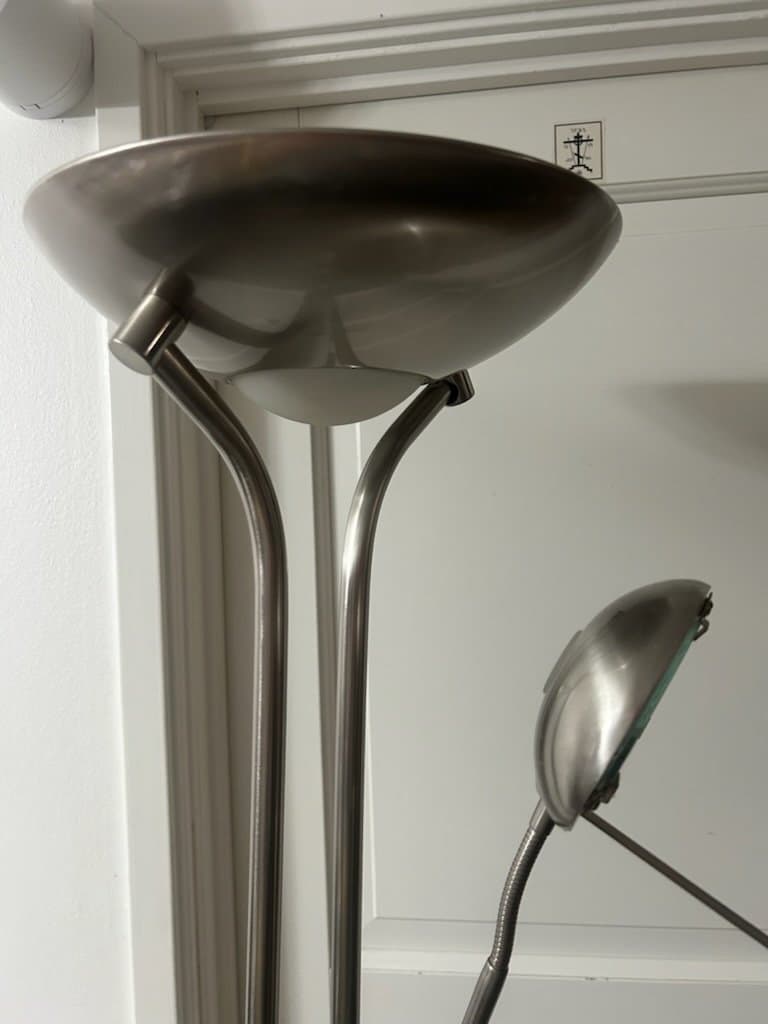 Golvlampa med läslampa i metall