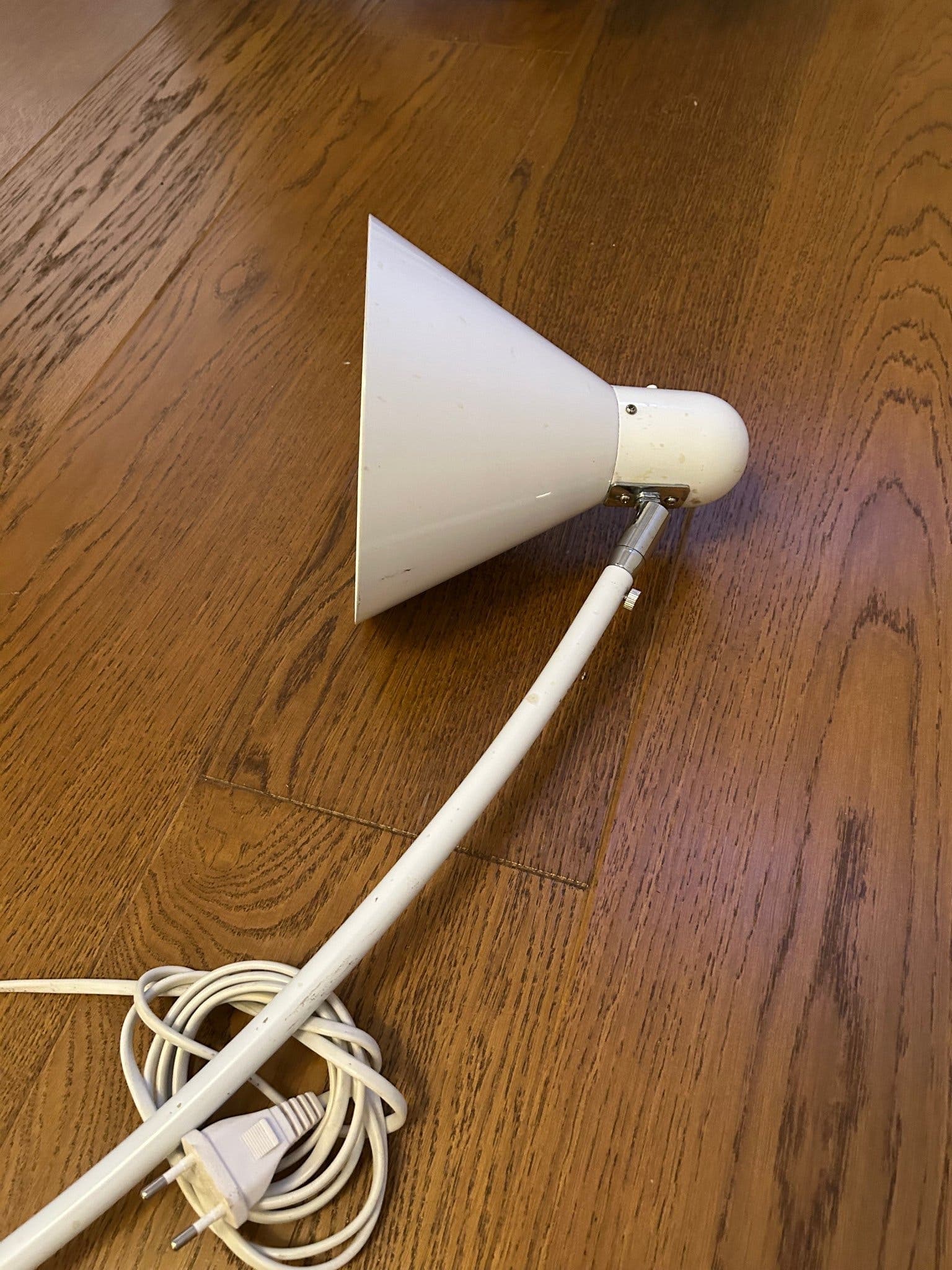 Bordslampa med klämfäste