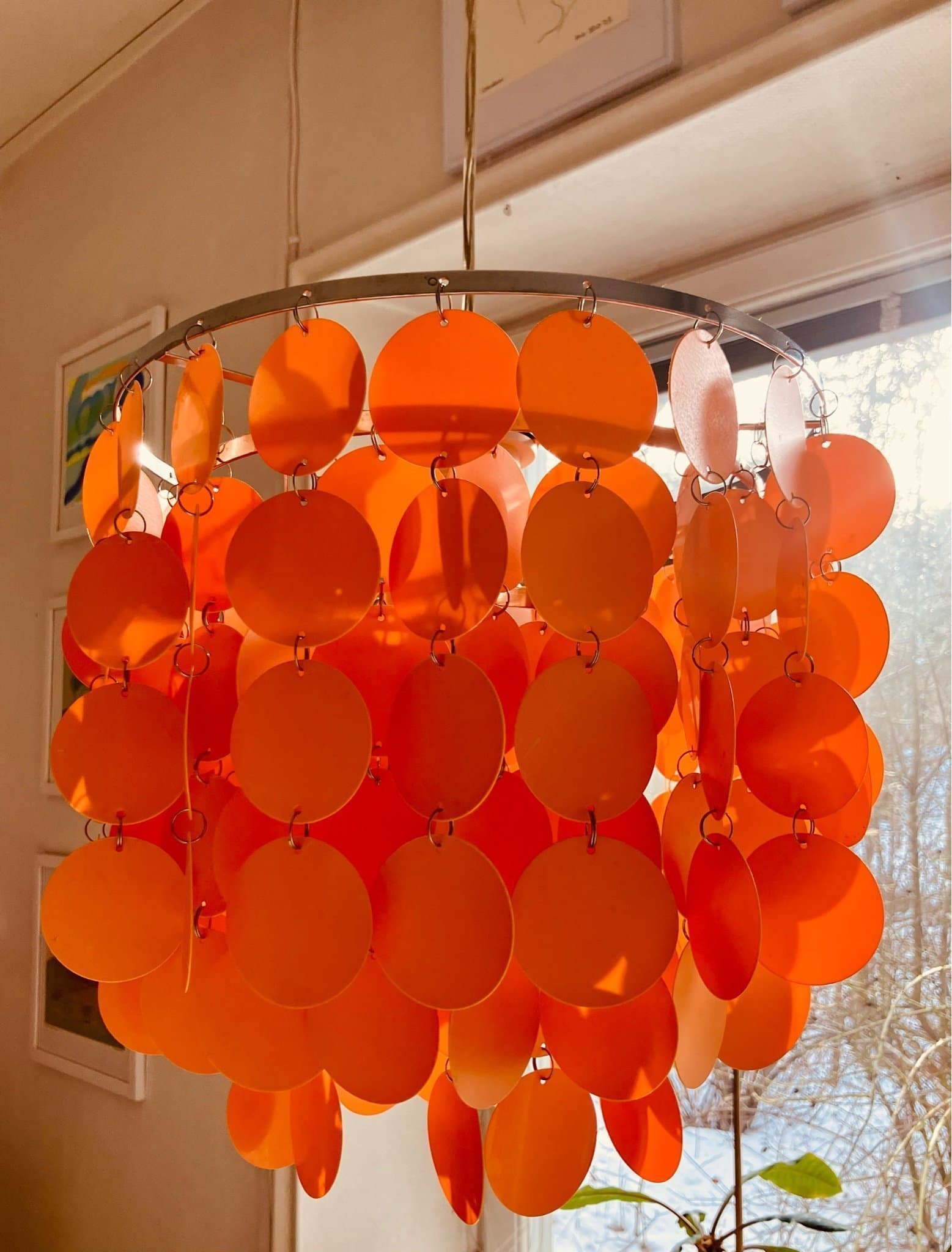Taklampa med orangea plattor retro
