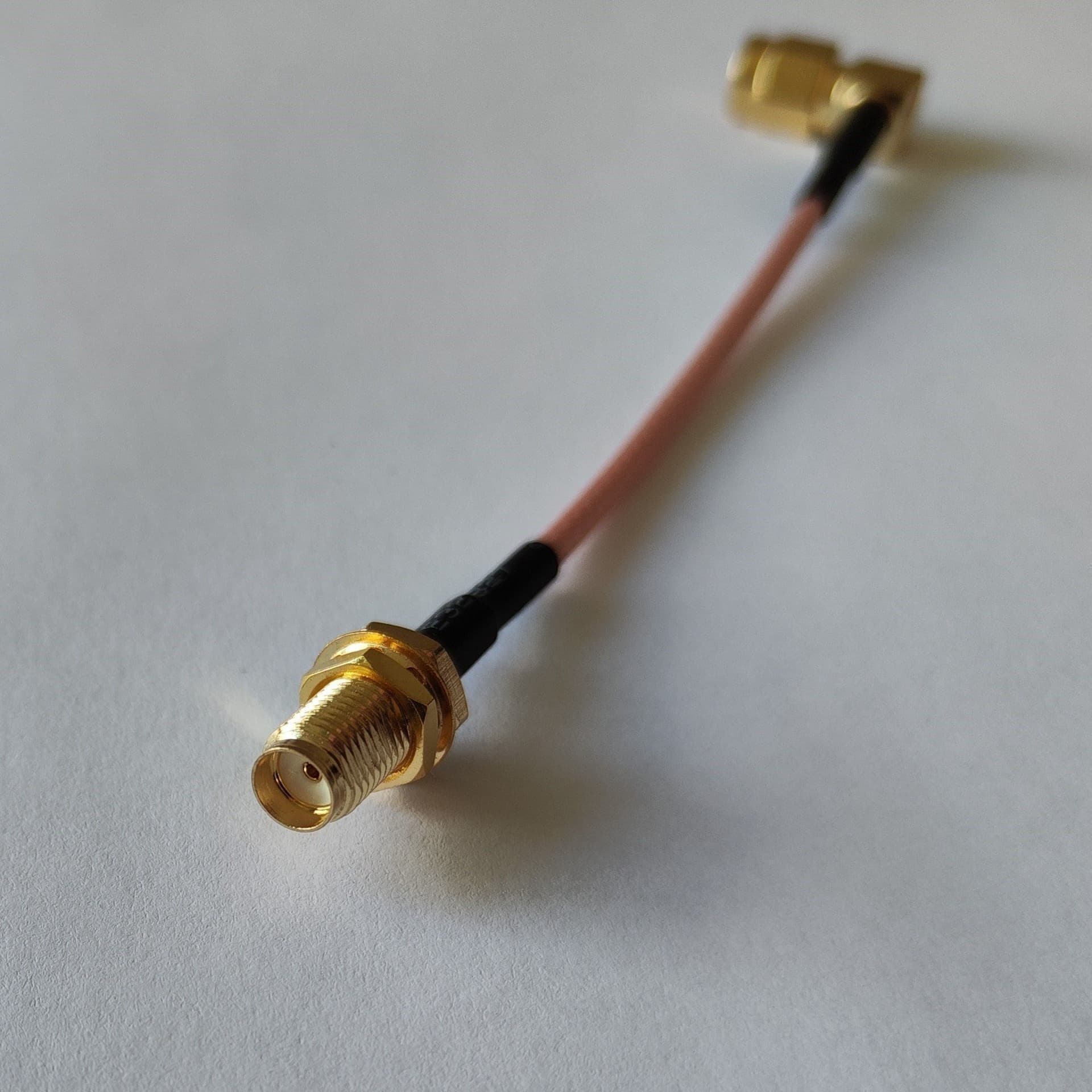 VINKEL SMA hane - SMA hona, Skarvkabel, Antennkabel. Pigtail