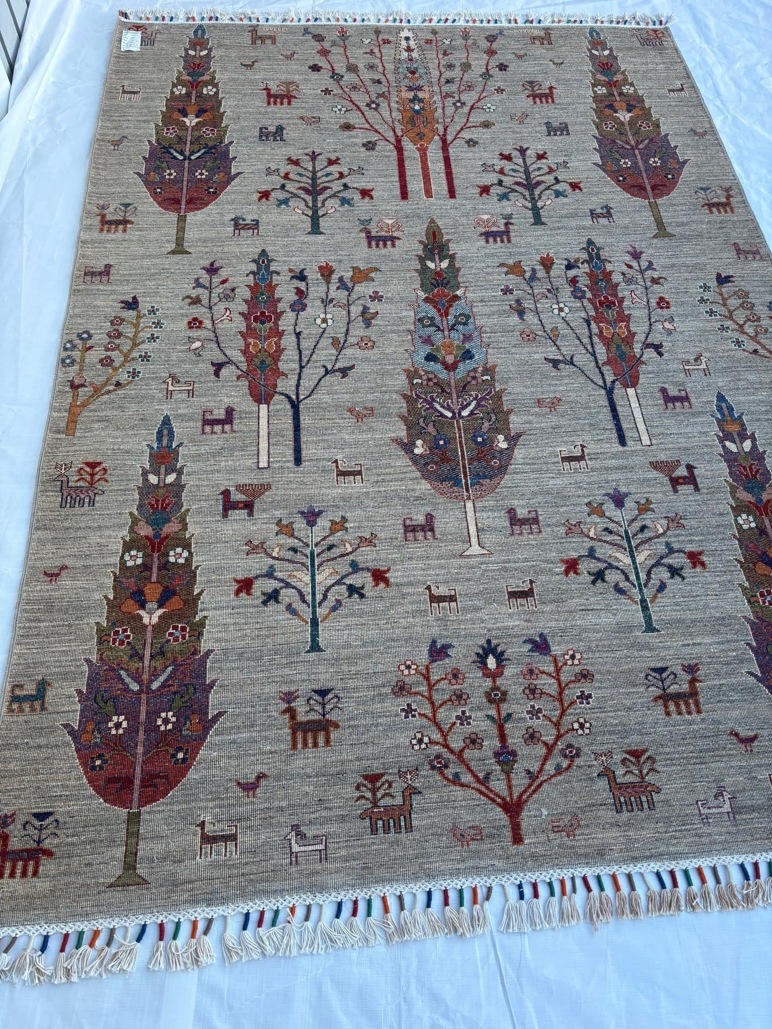 Äkta handknuten matta med livsträdsmönster och djurmotiv Size 143+243cm