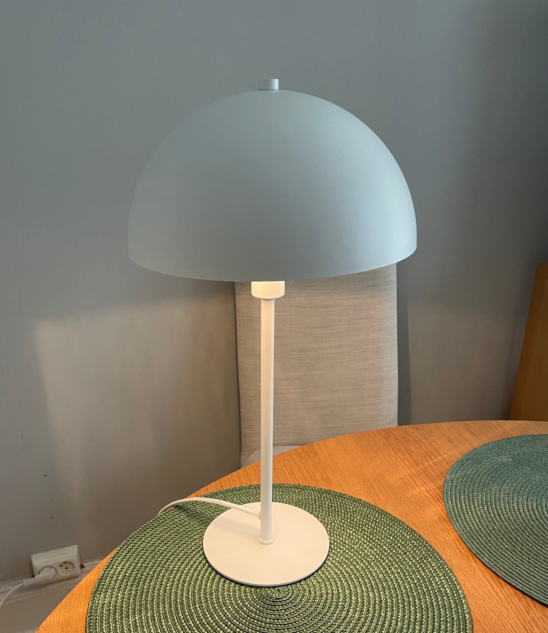 Bordslampa i metall Jysk H47