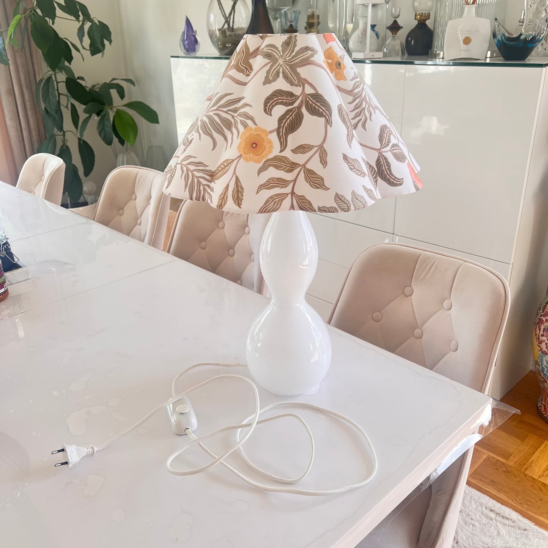 IKEA Bordslampa i vit opalglas, Ljussås Salbo