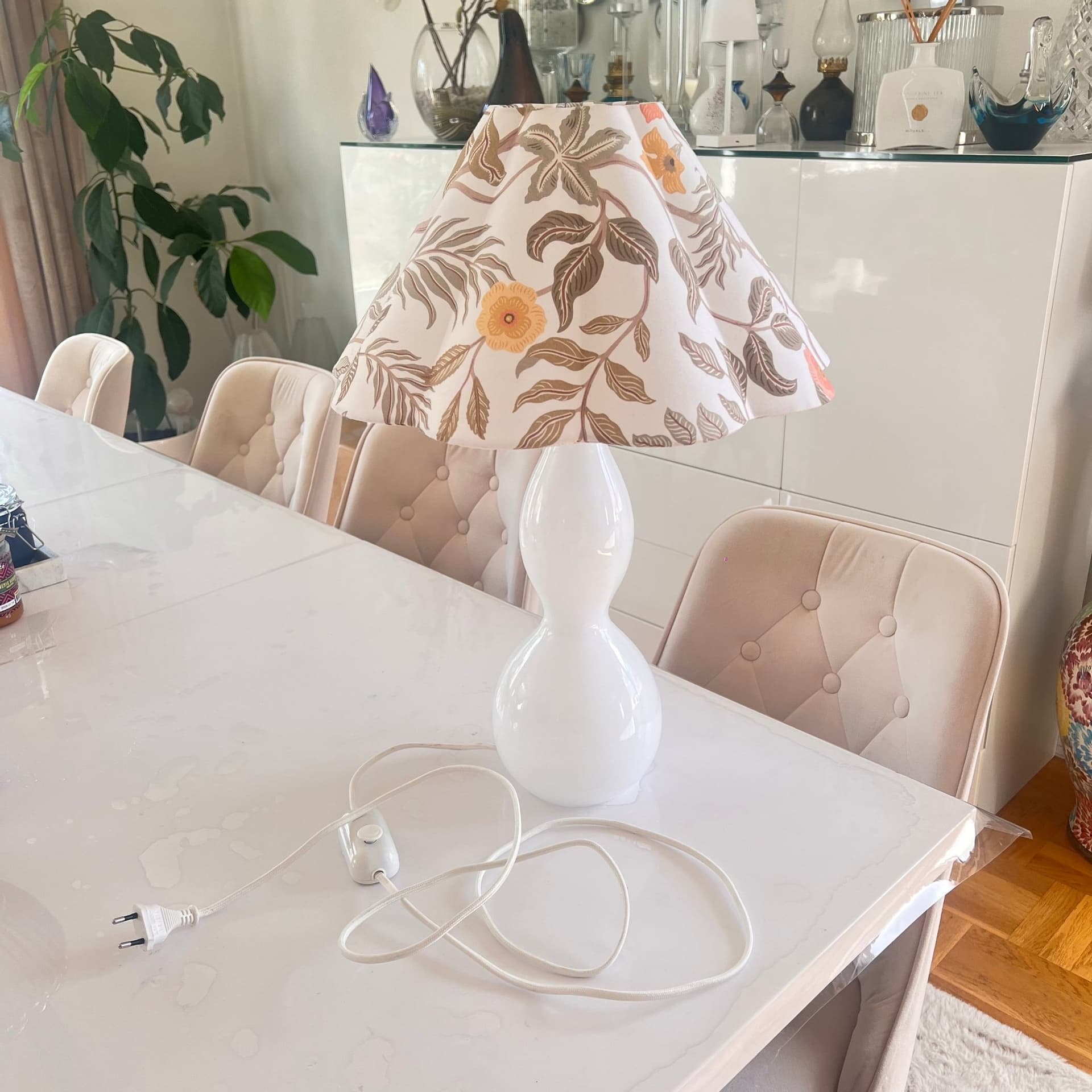 IKEA Bordslampa i vit opalglas, Ljussås Salbo