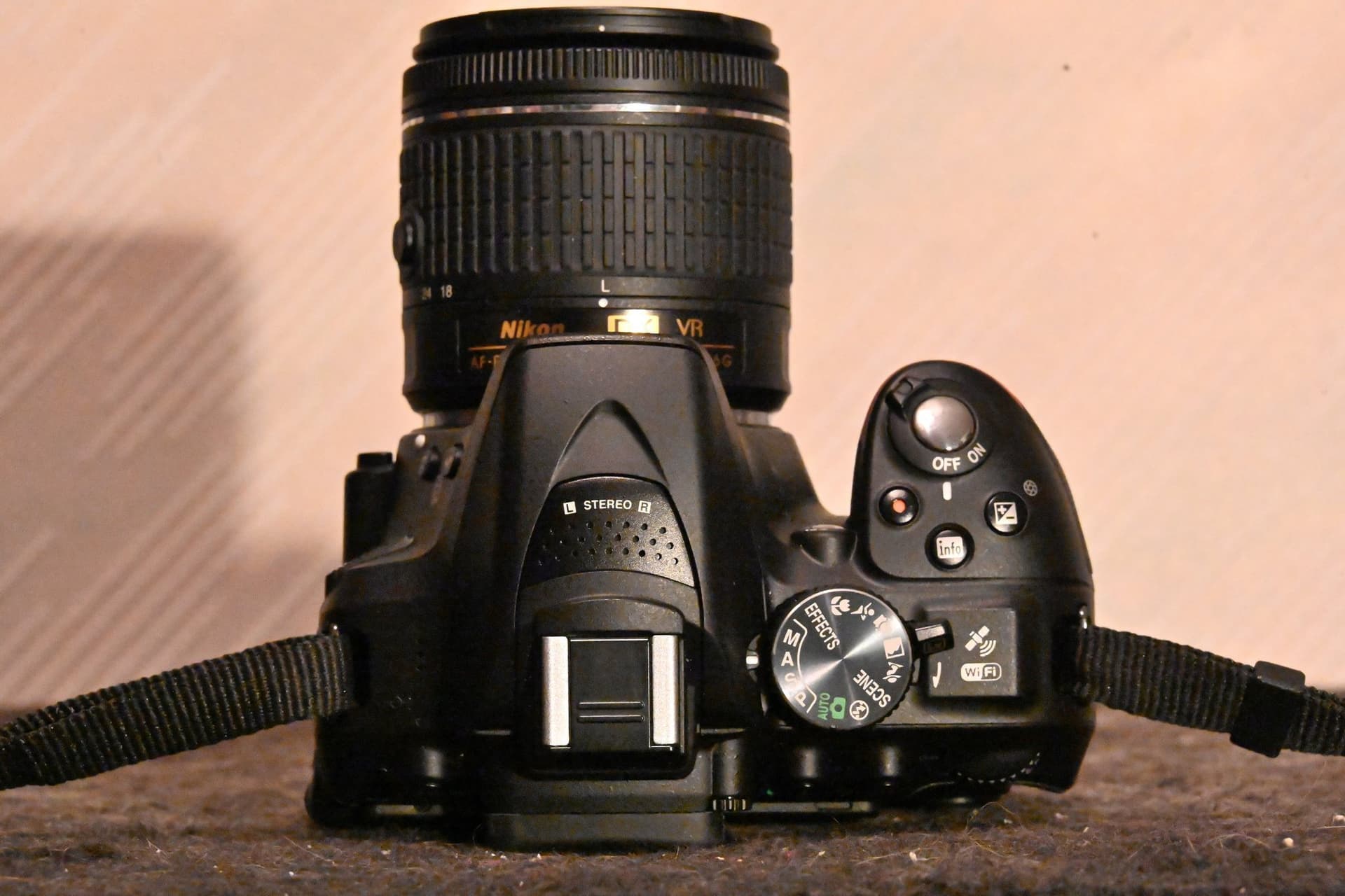 Nikon D5300 systemkamera med AF-P DX Nikkor 18-55mm objektiv