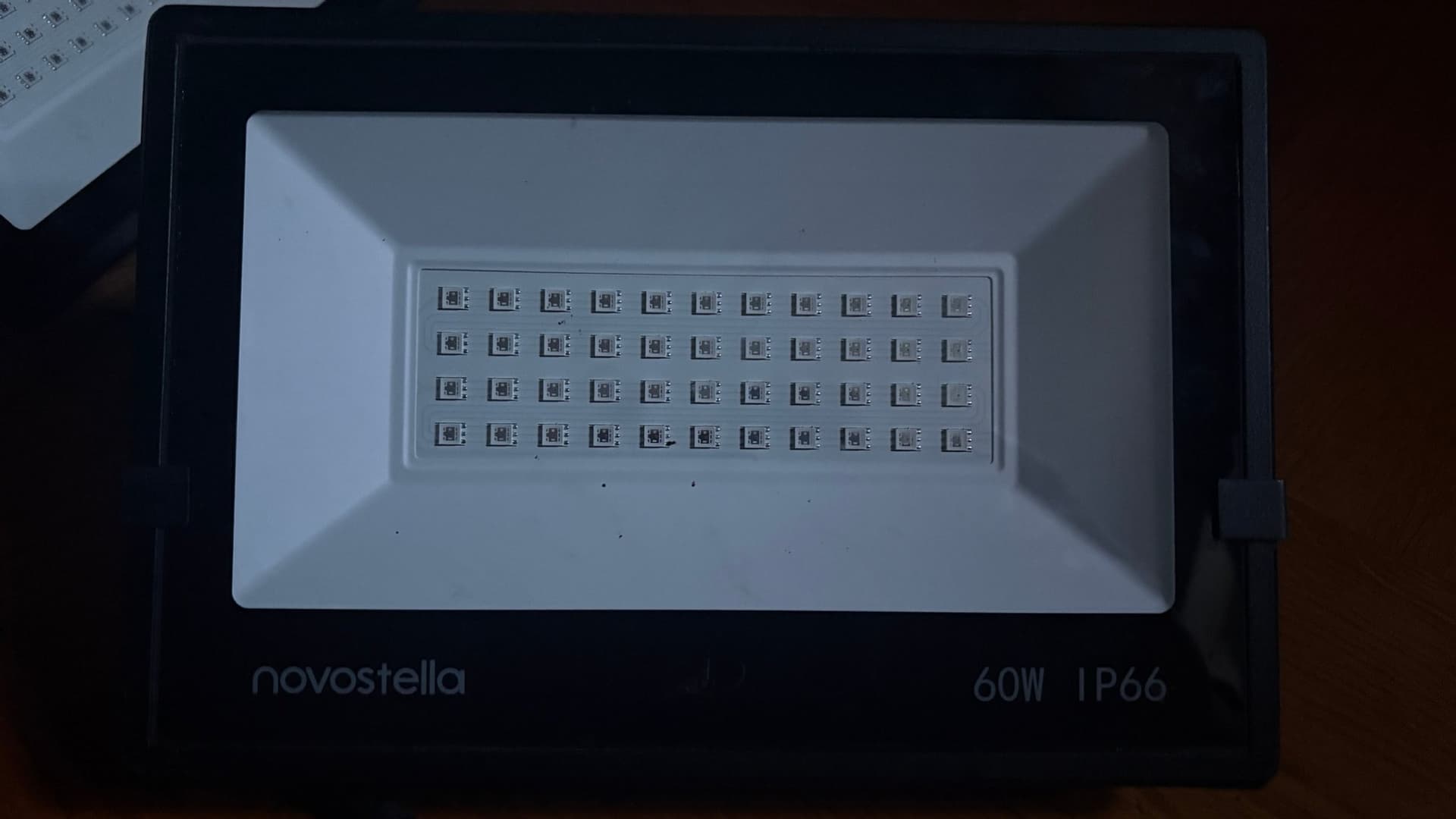 Novostella 60W IP66 LED-strålkastare med fjärrkontroll - RGB - 2ST