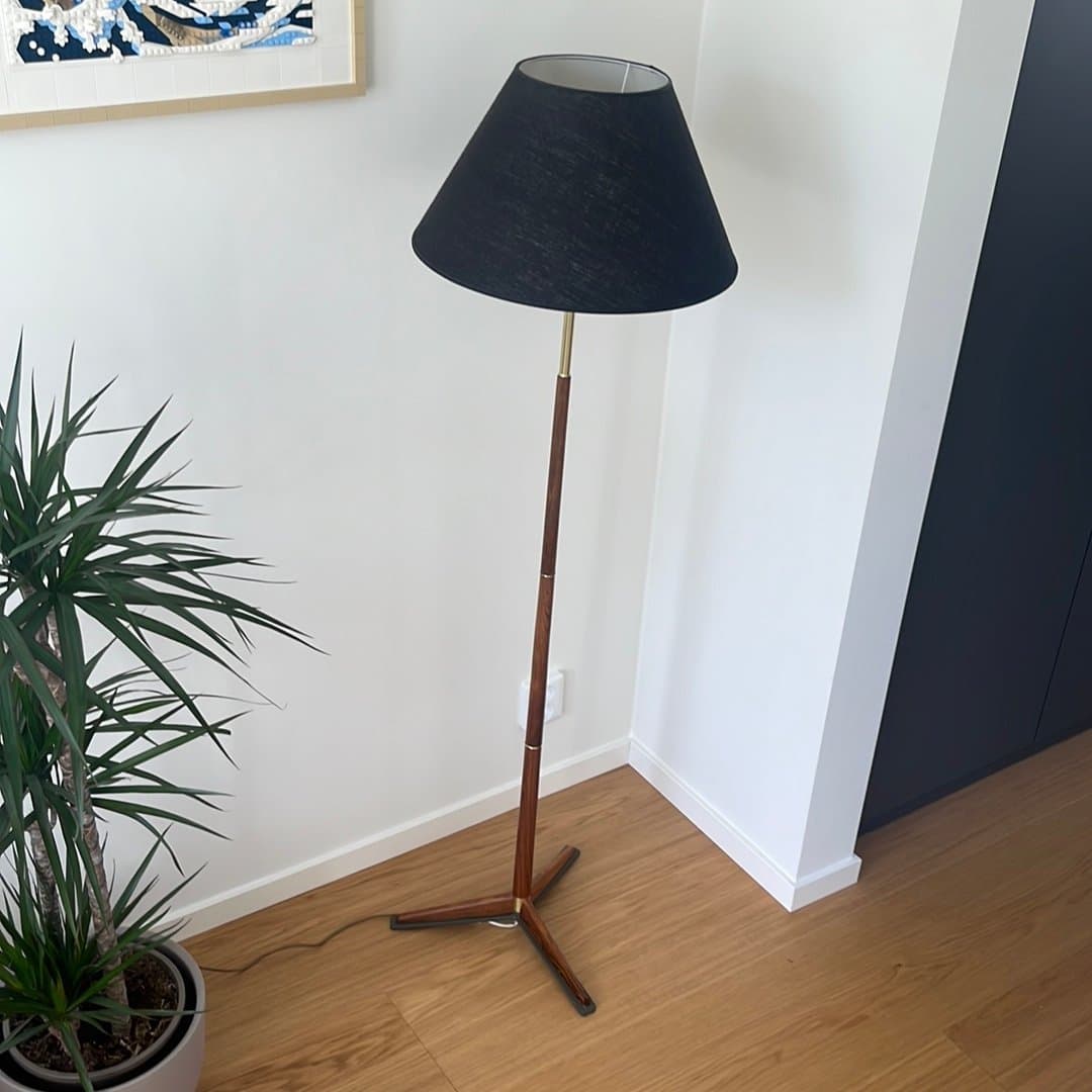 Retro Golvlampa i teak och mässing med svart skärm