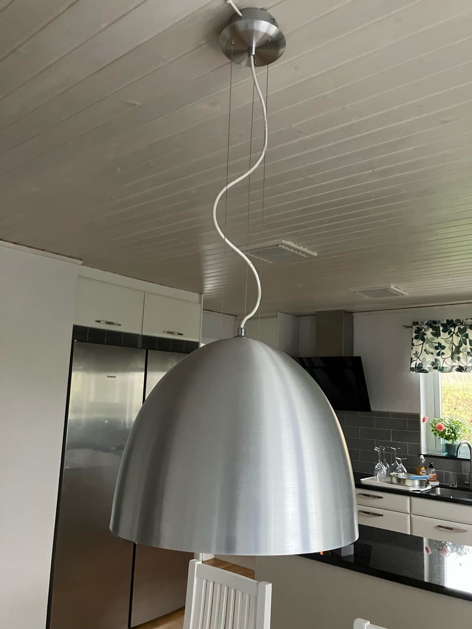 Taklampa i metall rostfritt stål silver färg