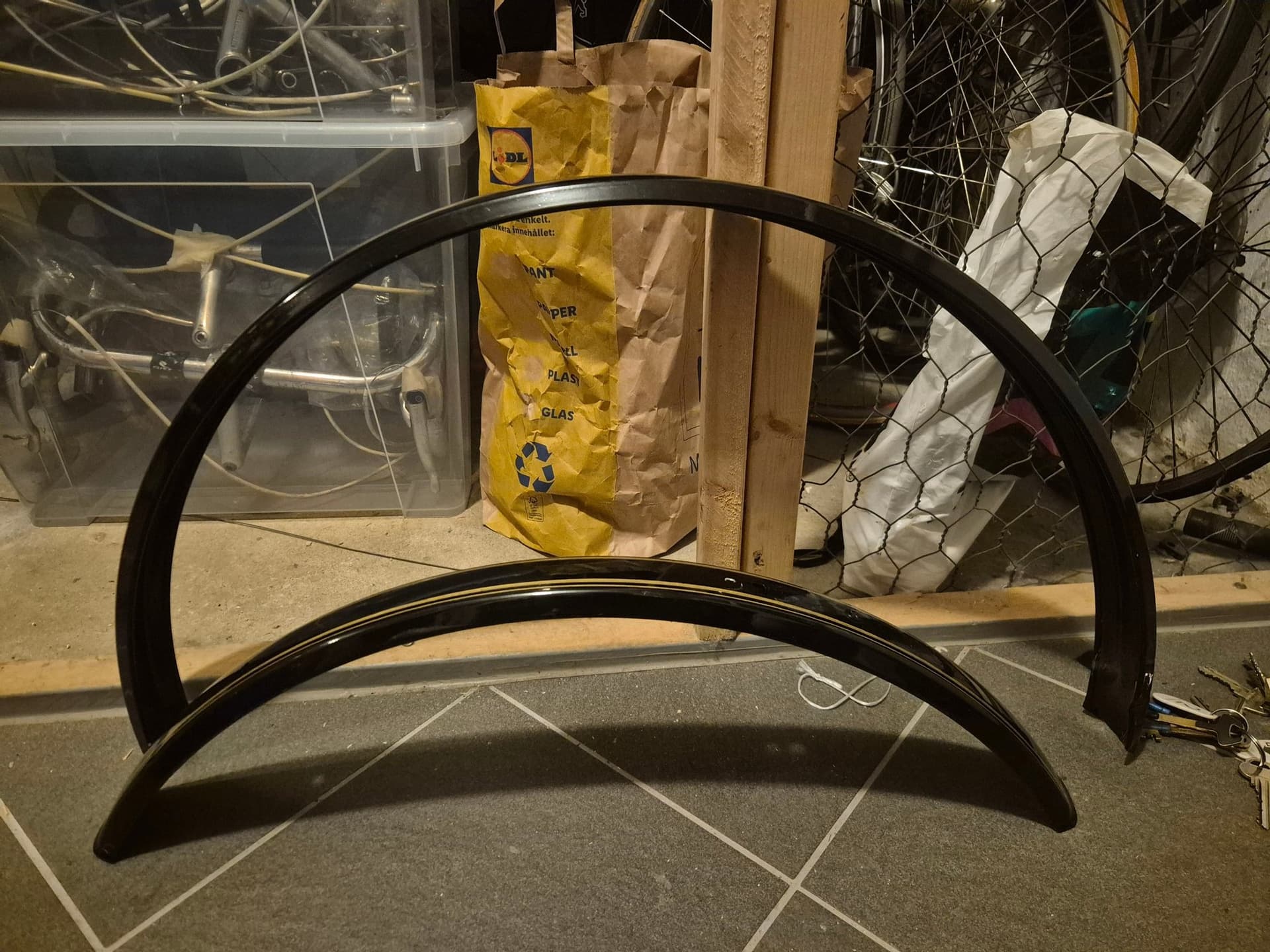 Stänkskärmar till cykel, svarta med guldränder