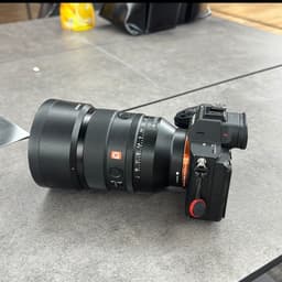 Sony Alpha A7 med objektiv FE 1.2/50mm GM och tillbehör