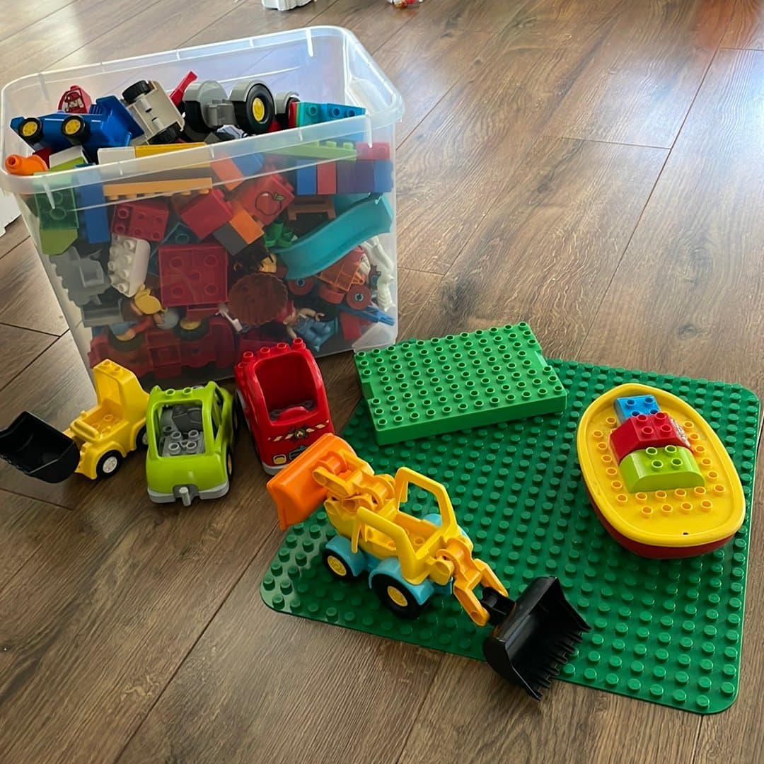 LEGO DUPLO blandade byggklossar och fordon