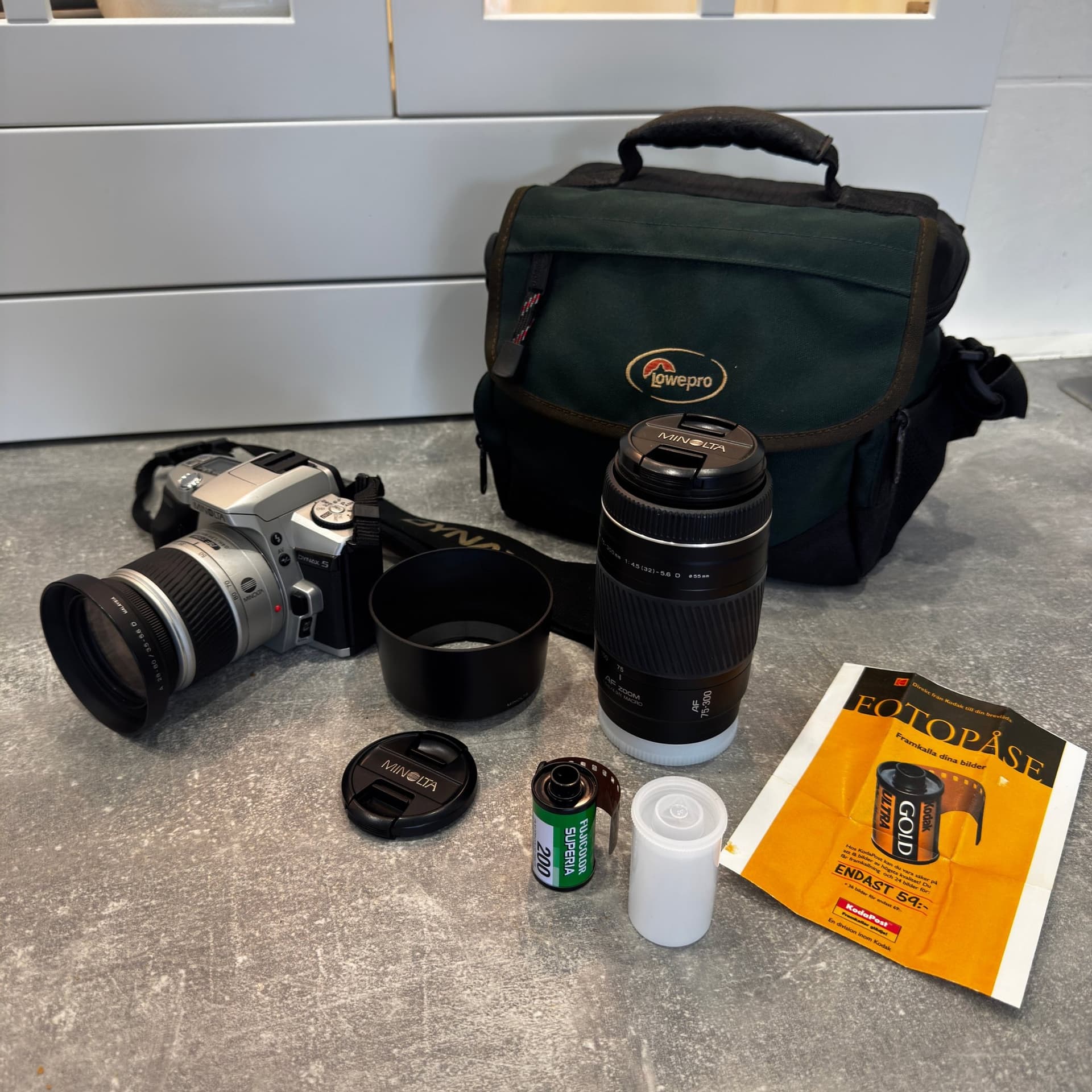 Minolta Dynax 5 Analog Systemkamera + 2 Objektiv AF 28-80 & 75-300
