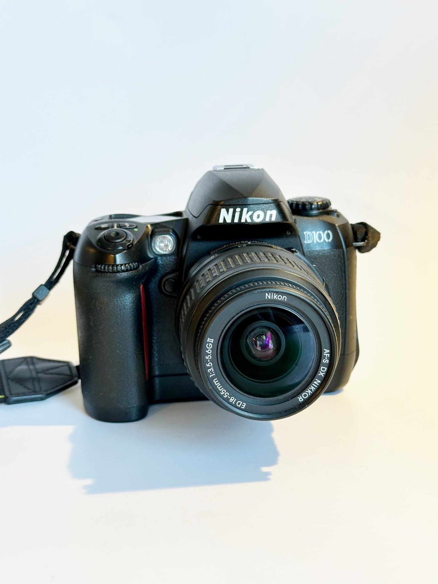 Nikon D100 Digital systemkamera med AF-S DX Nikkor 18-55mm objektiv