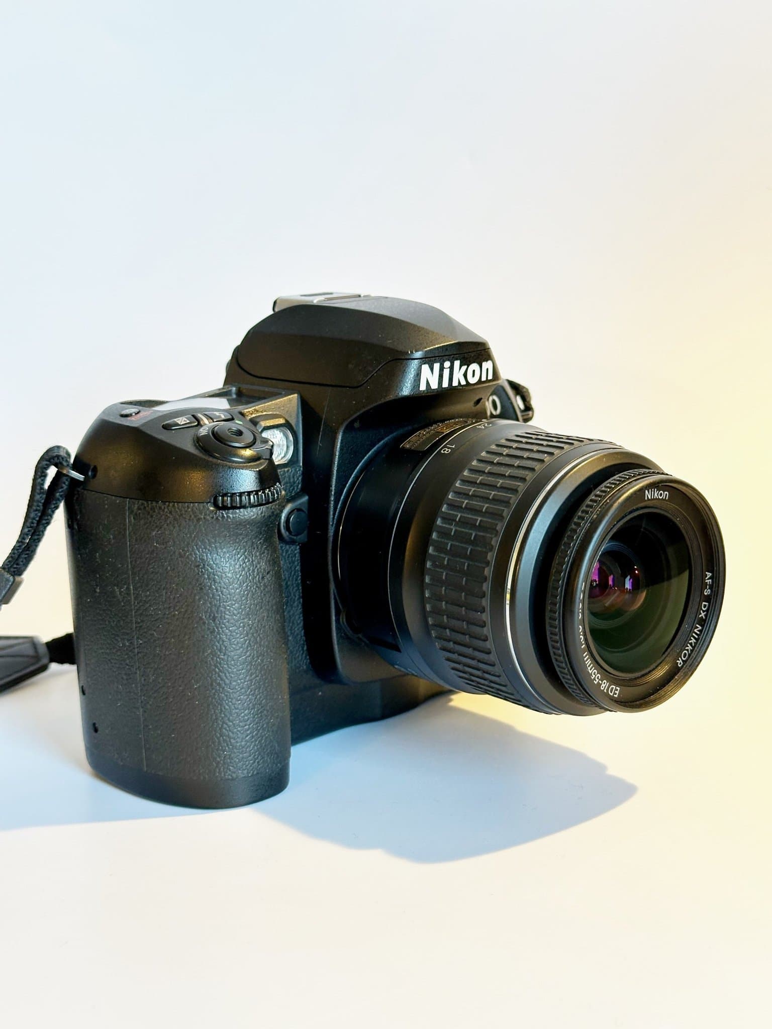 Nikon D100 Digital systemkamera med AF-S DX Nikkor 18-55mm objektiv