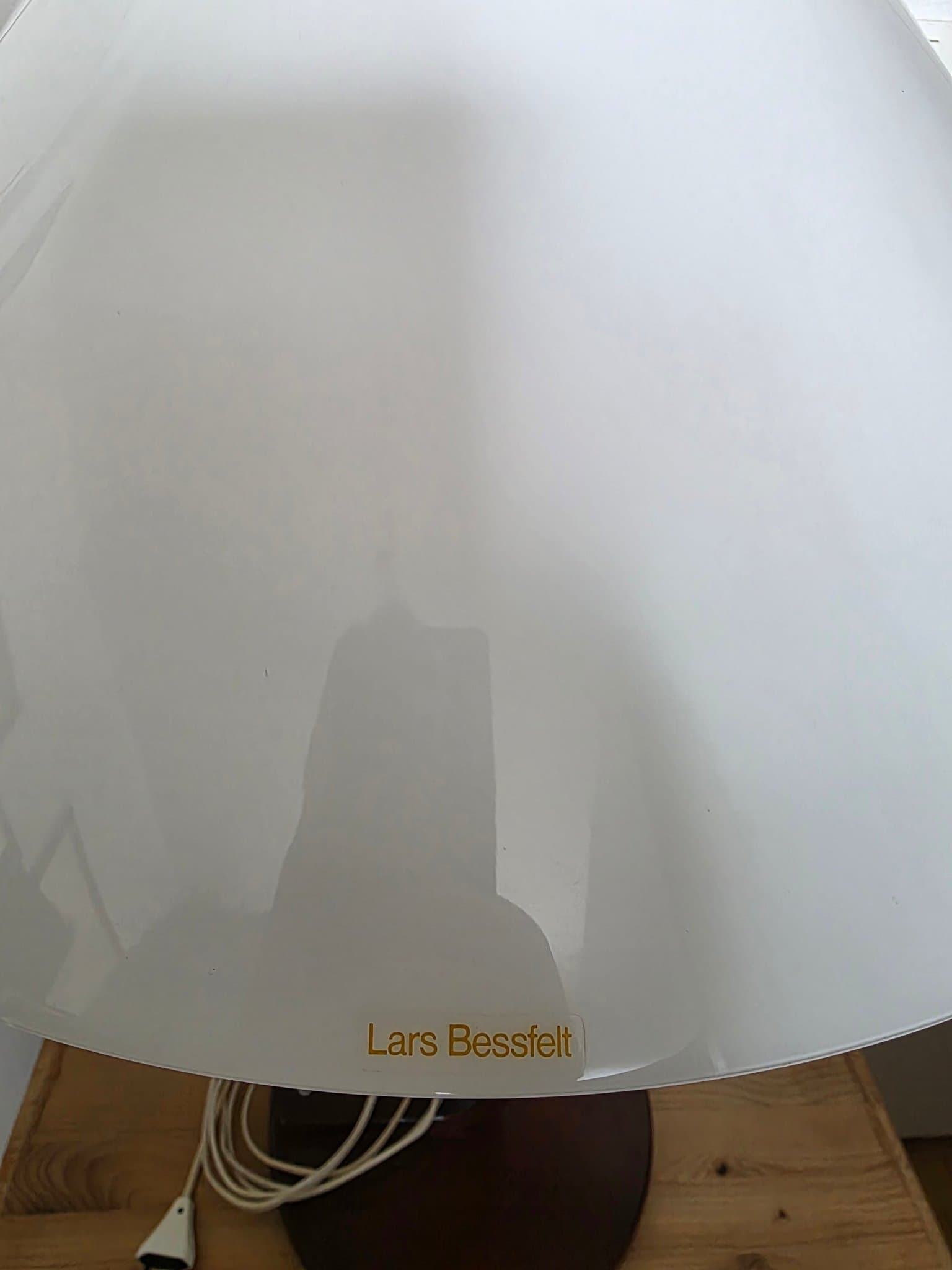 Bordslampa av Lars Bessfelt för Ateljé Lyktan, Åhus, Sverige