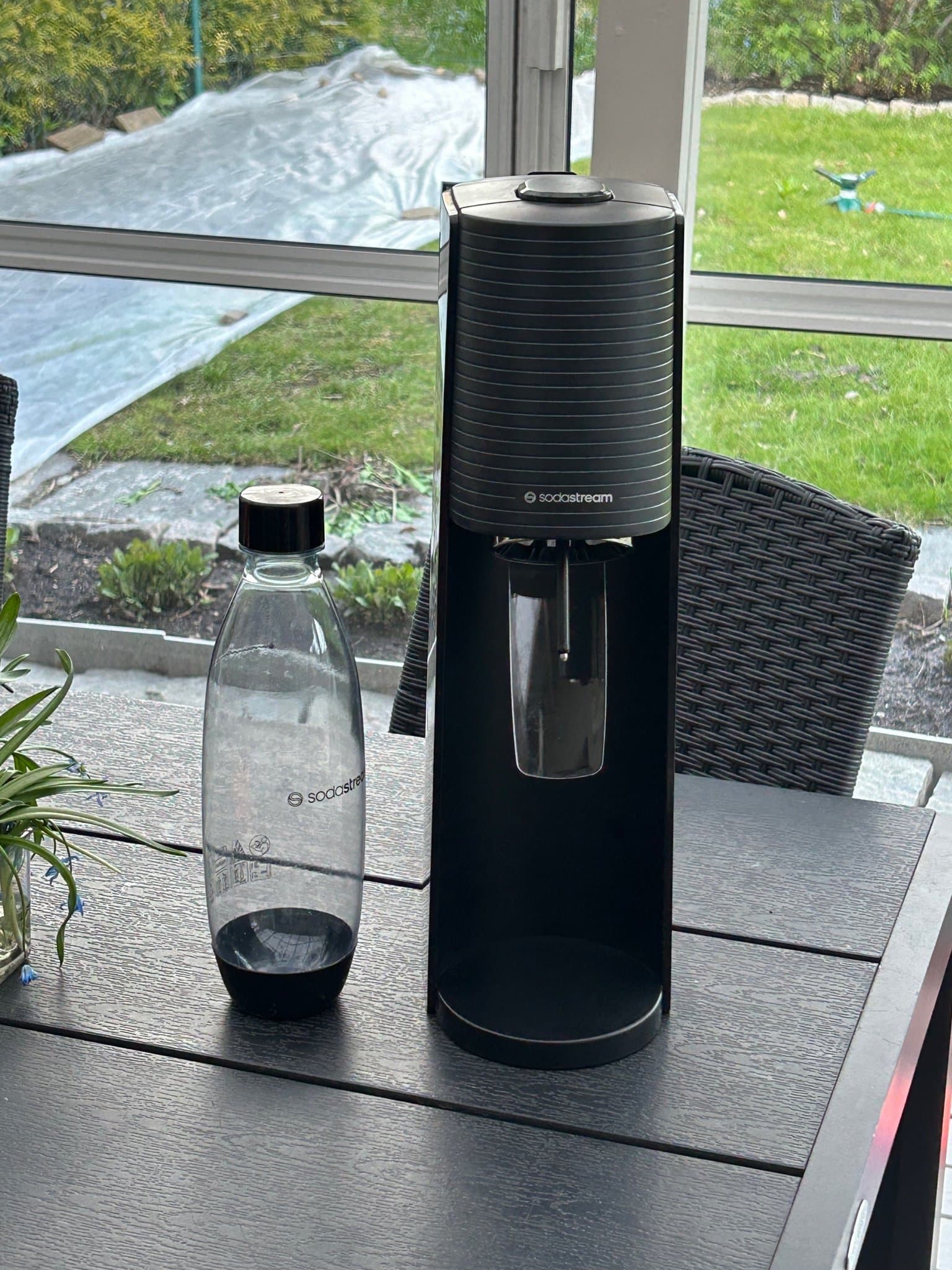 SodaStream Terra med 1 flaskor kolsyremaskin, svart