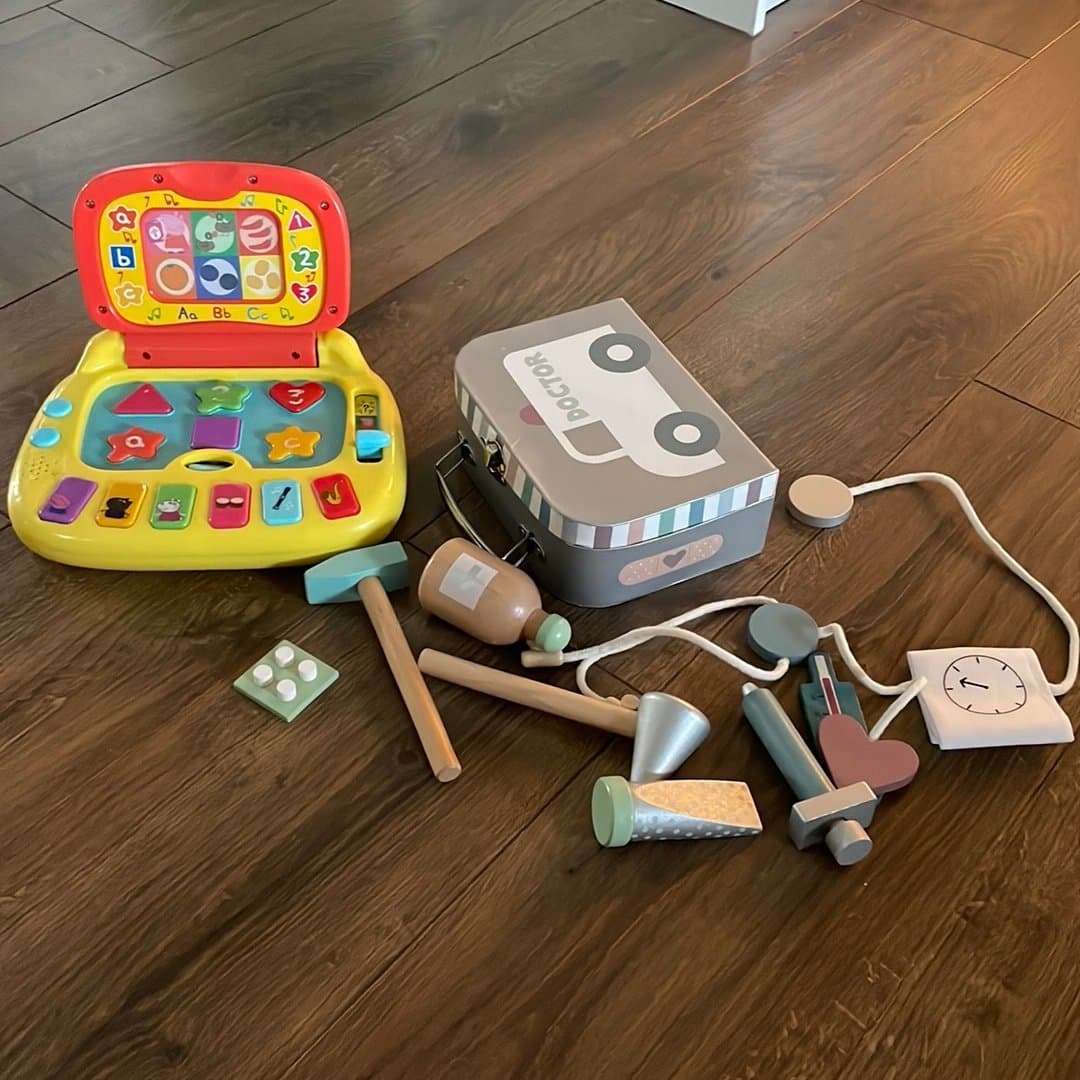 Peppa Pig laptop och doktorsväska i trä