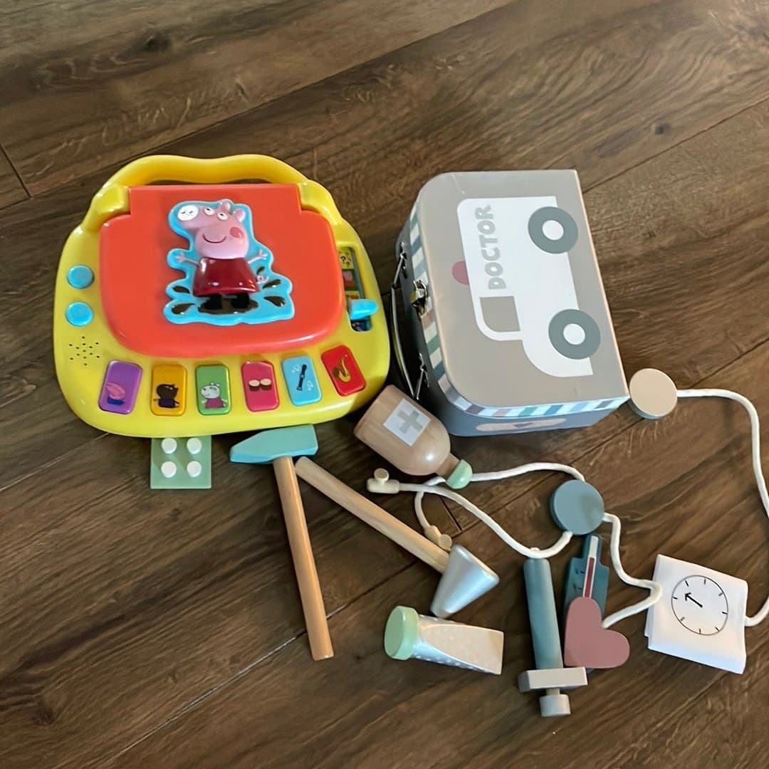 Peppa Pig laptop och doktorsväska i trä