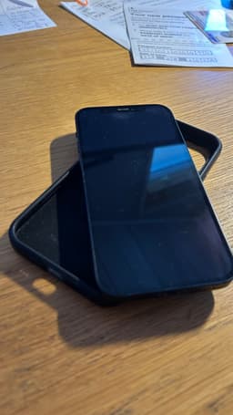 Begagnad men fungerande svart : iPhone 12 64GB