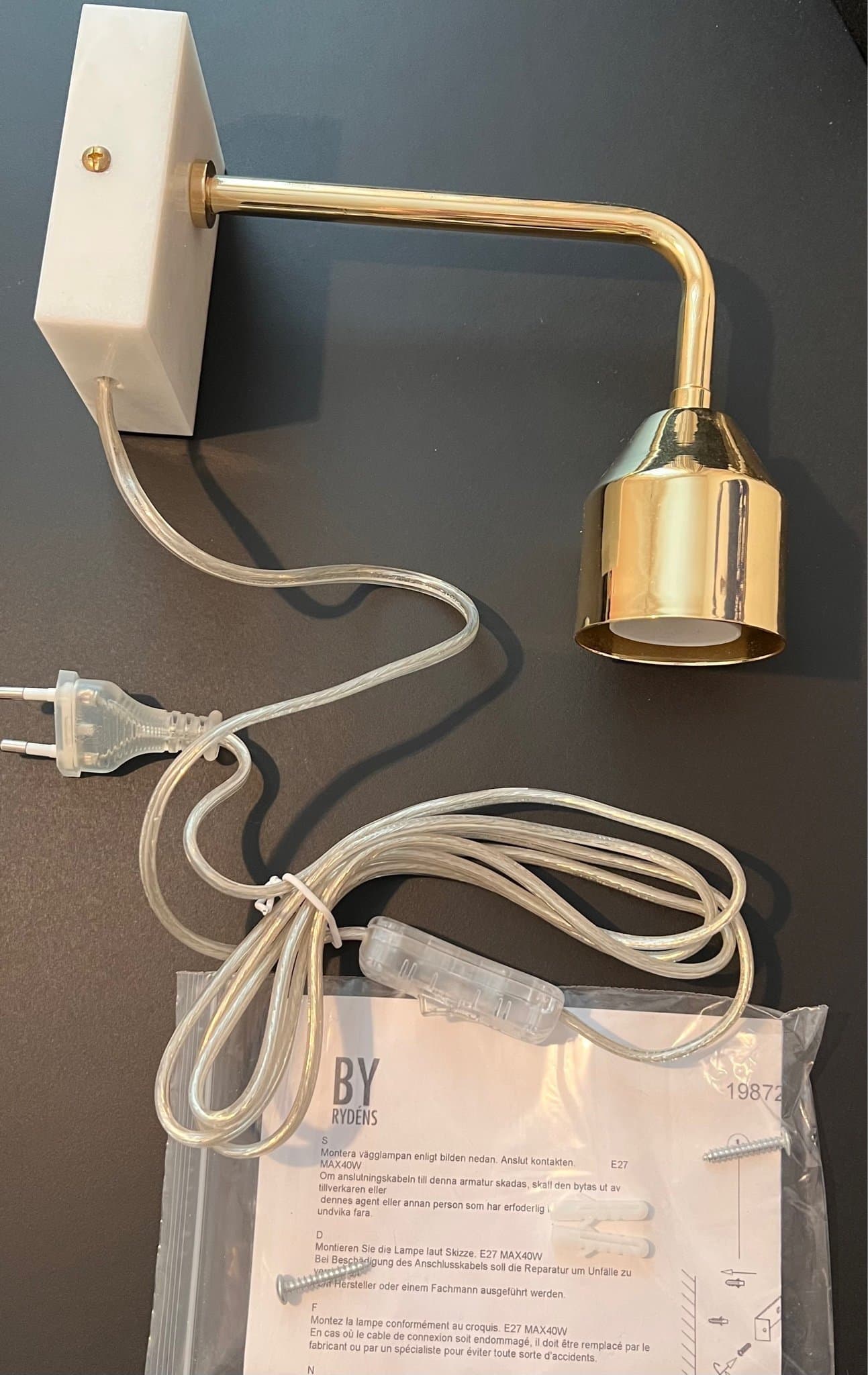 Vägglampa med marmorfäste