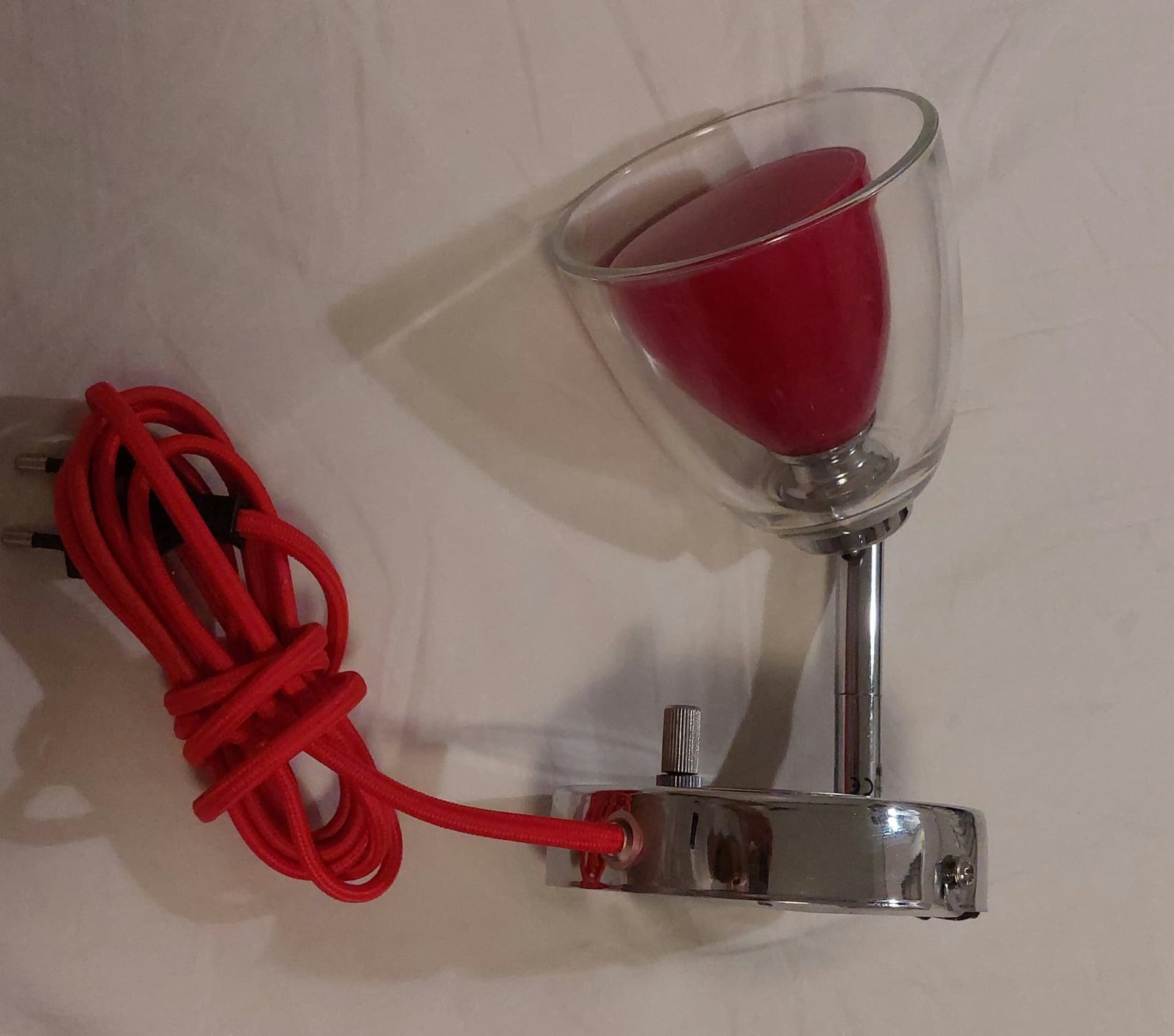 Vägglampa "Halo Tech Design" i rött och krom