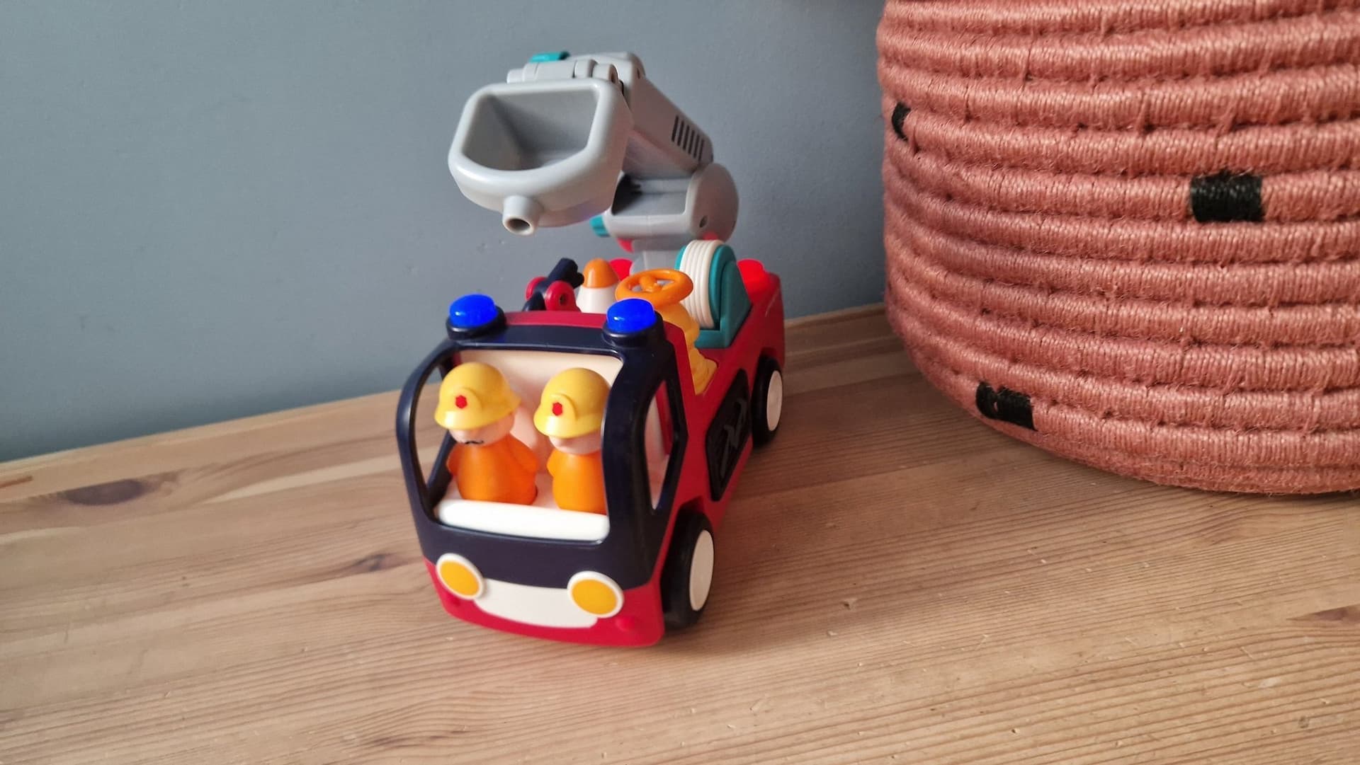 Brandbil med ljud och figurer