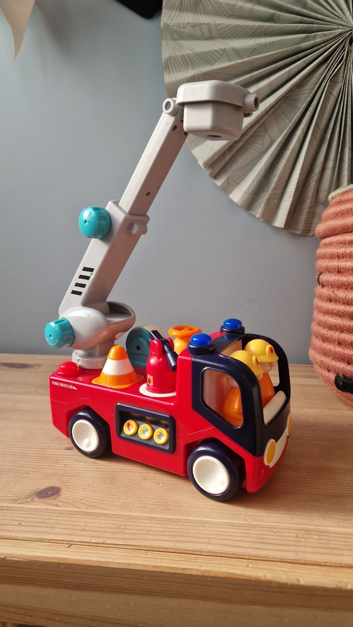 Brandbil med ljud och figurer