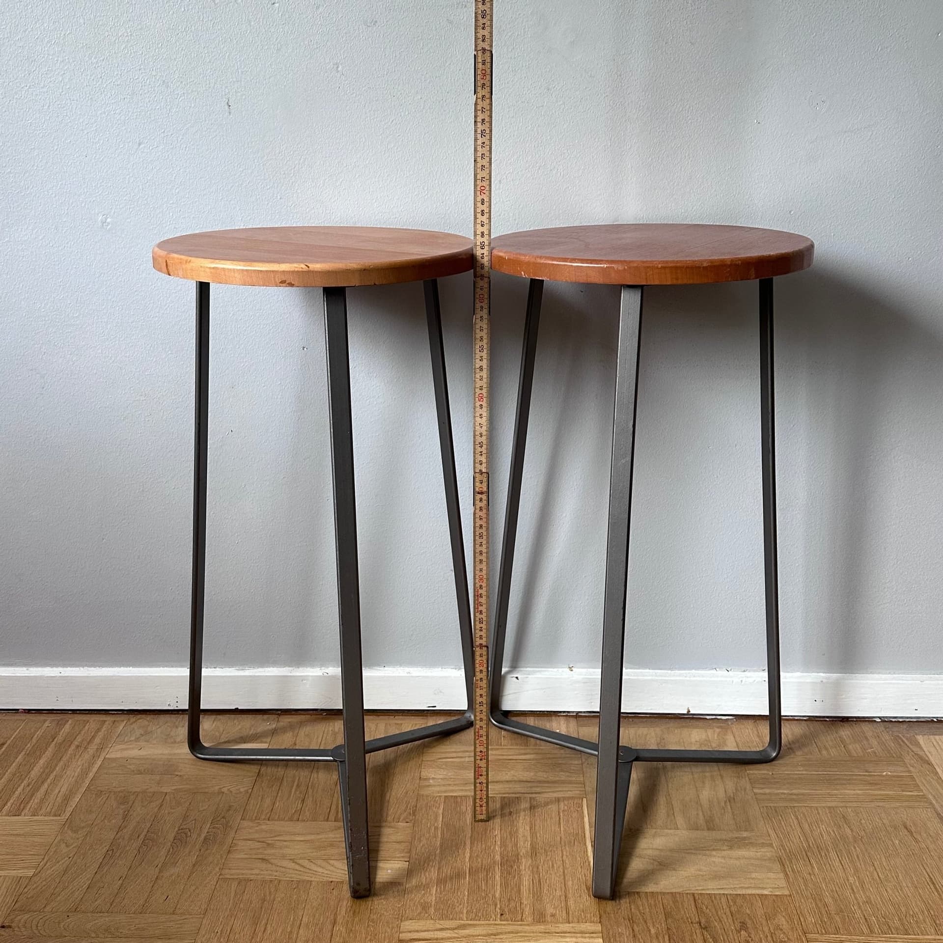 2 st Grythyttan Pall V1 – design Artur Lindqvist – träpallar – H 64,5 cm