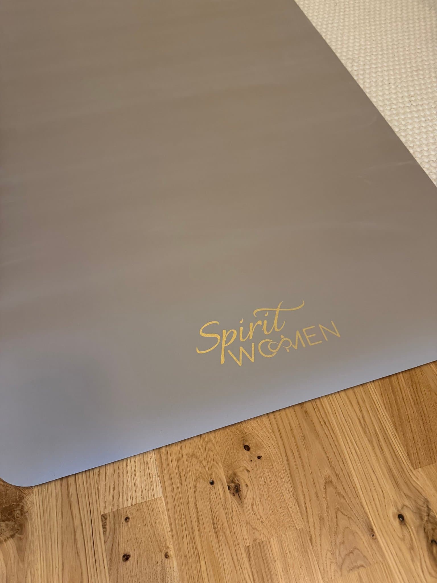 Yogamatta från Yuman Yoga med texten 'Spirit Woman'