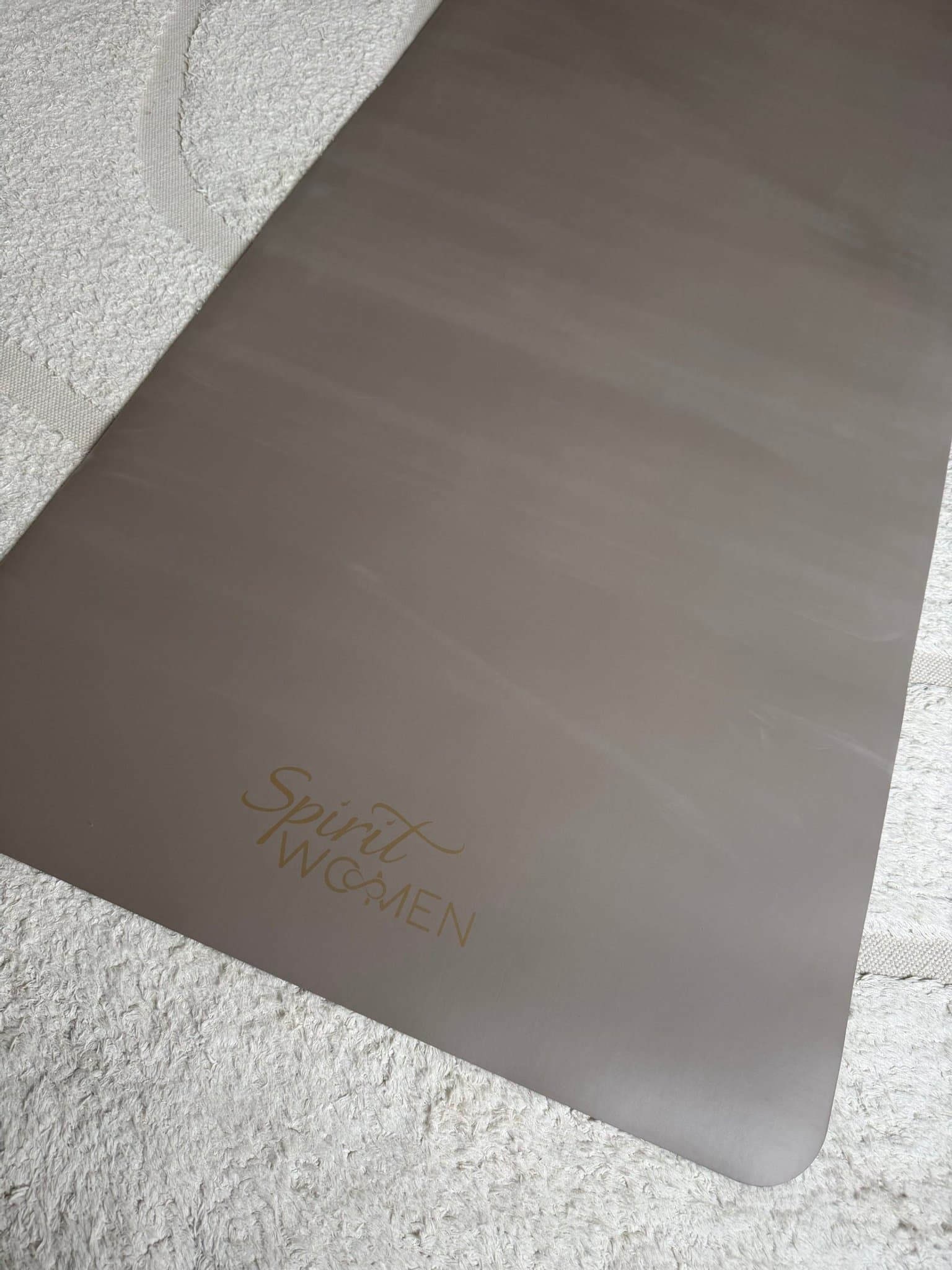 Yogamatta från Yuman Yoga med texten 'Spirit Woman'