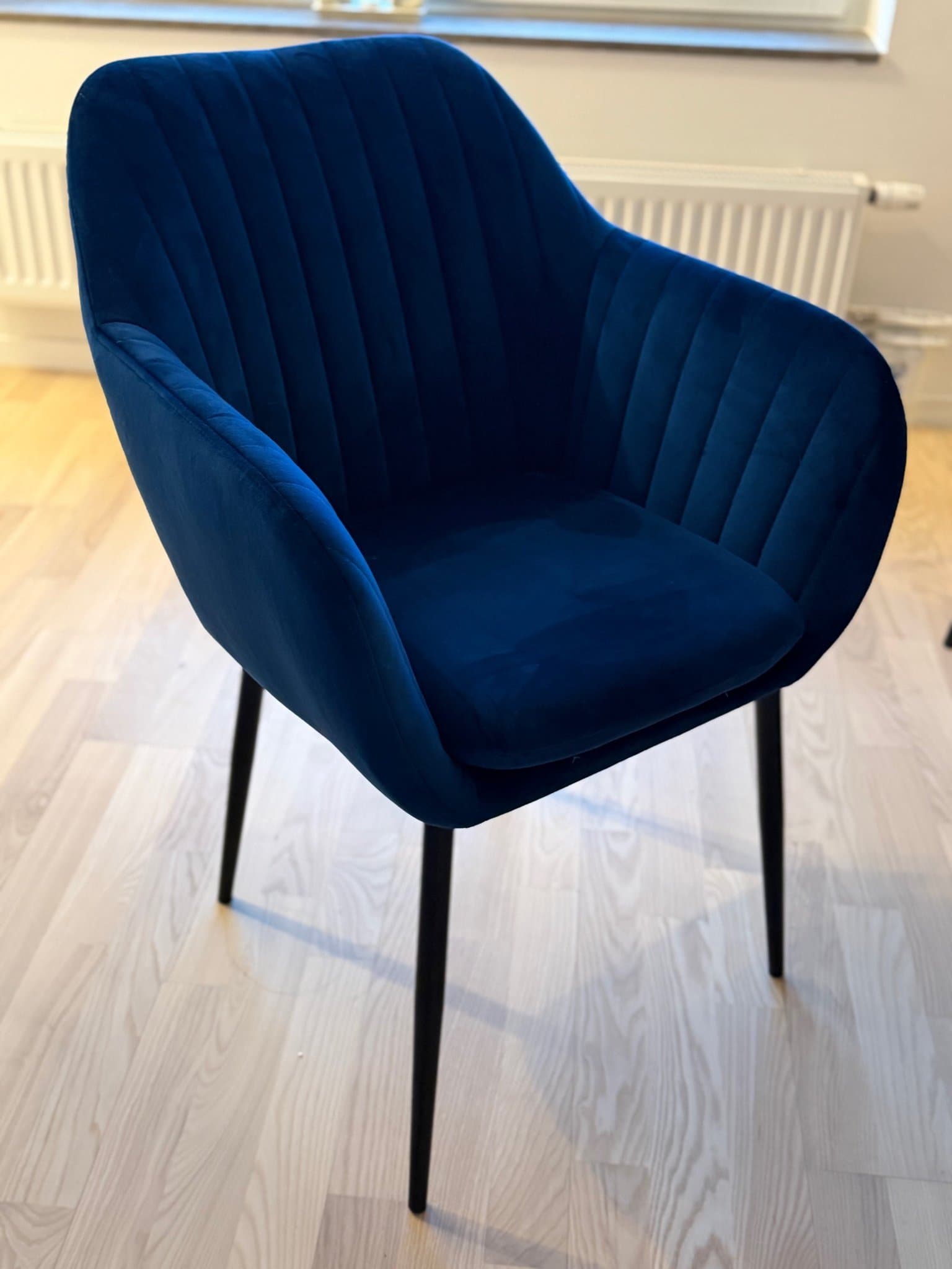 Matgrupp med 6 stolar och bord