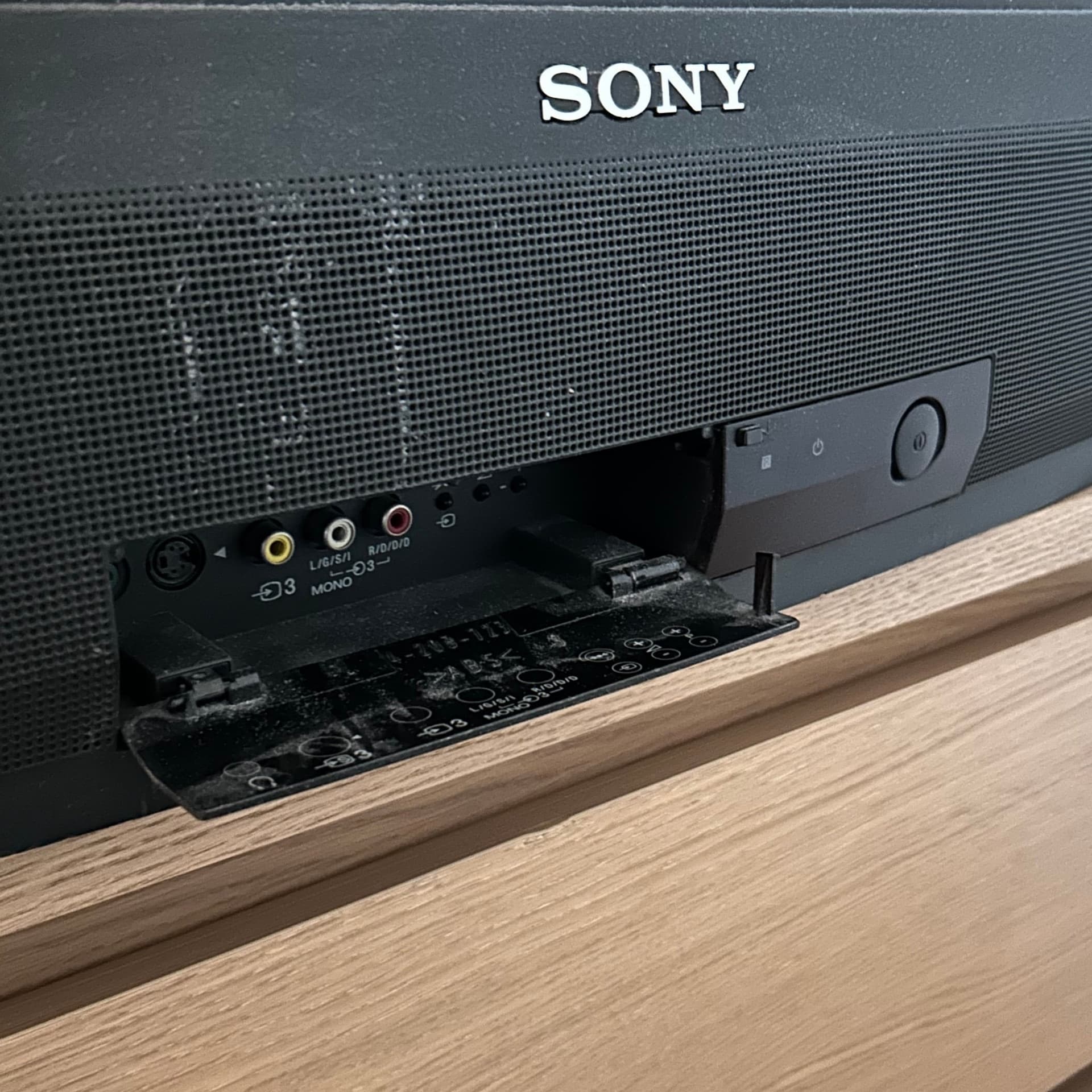 Sony Trinitron CRT - KV-32WF3E