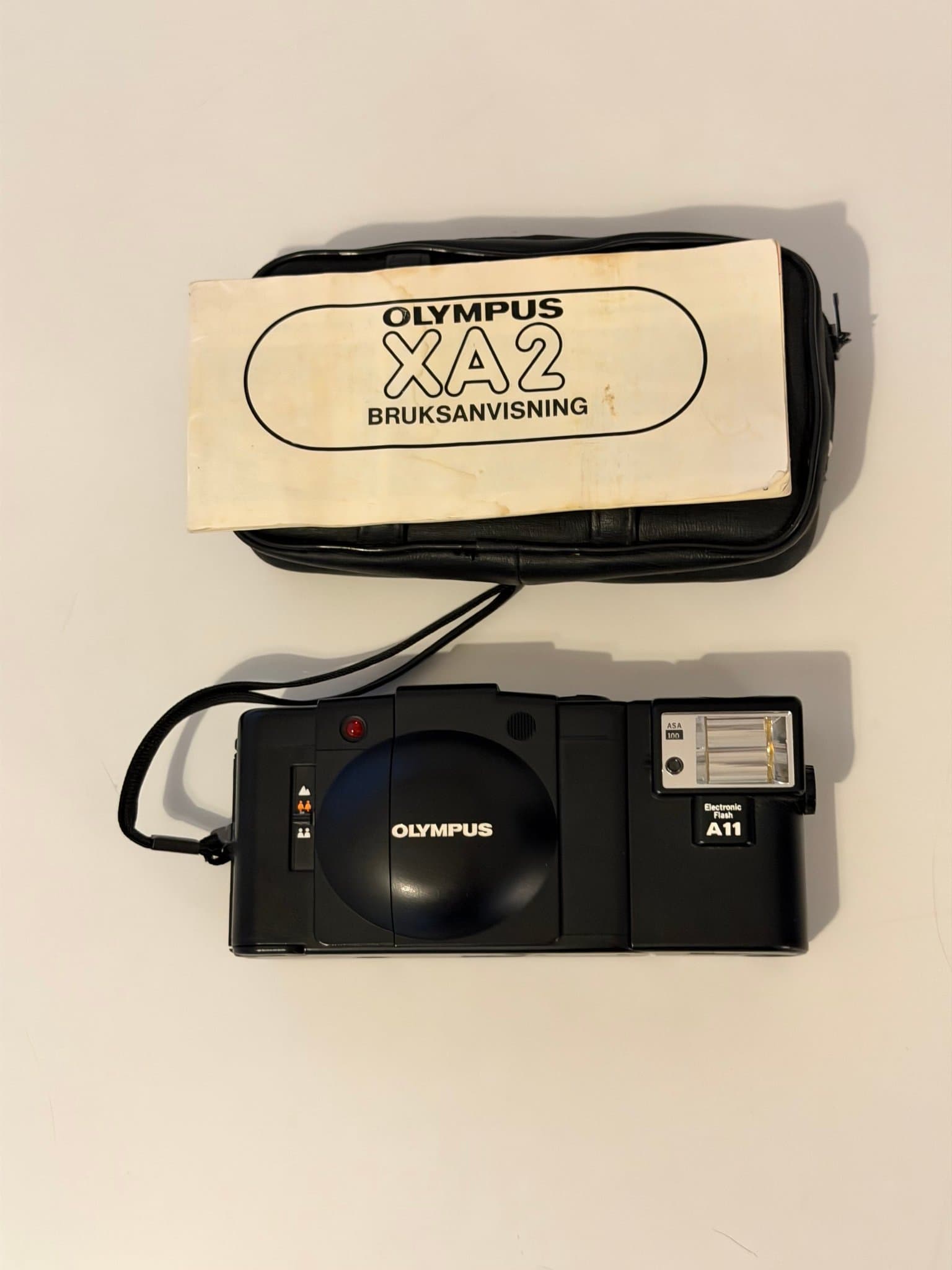 Olympus XA2 analog kamera med originalväska - manual – fint skick