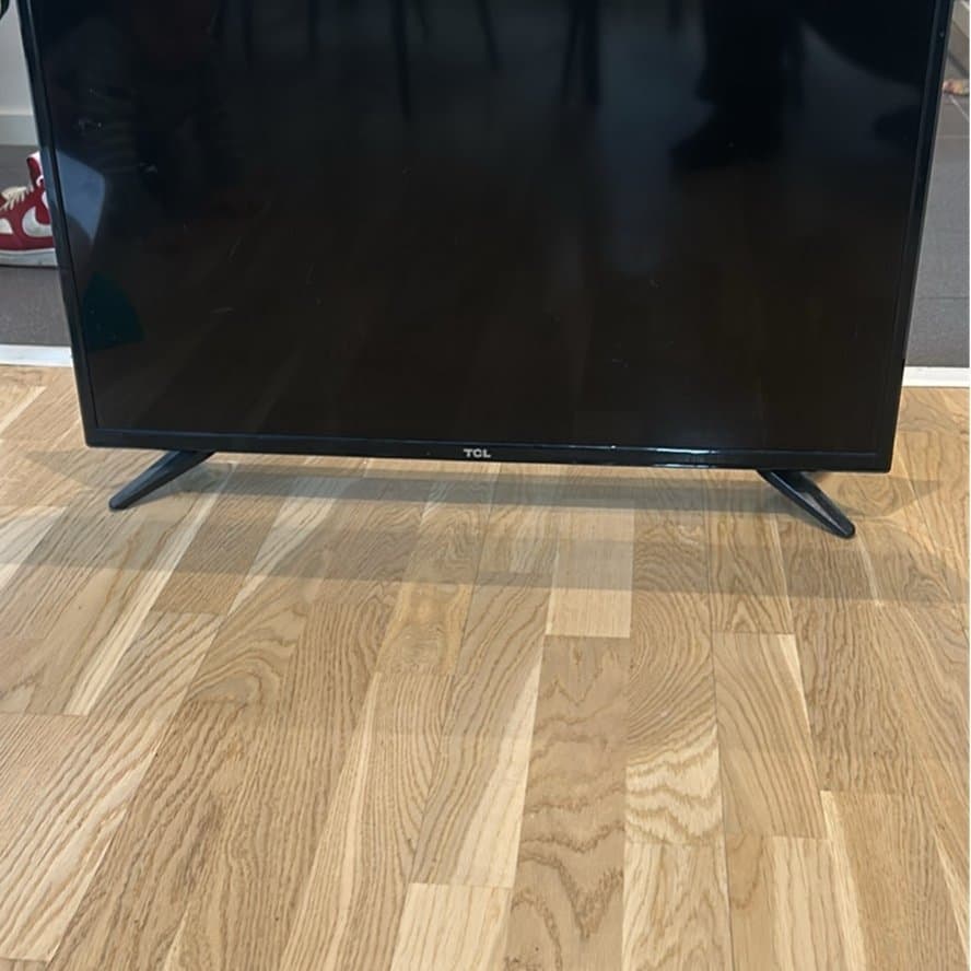 TCL H32B3904 TV