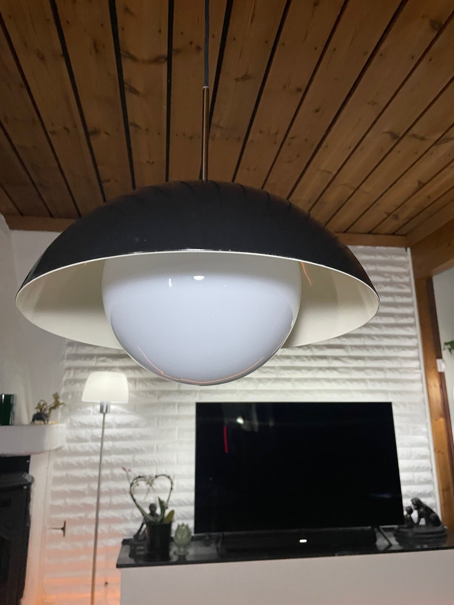 KONSTHANTVERK Taklampa | Plast & Glas | UFO-kupa | 2000-tal | Skandinavisk