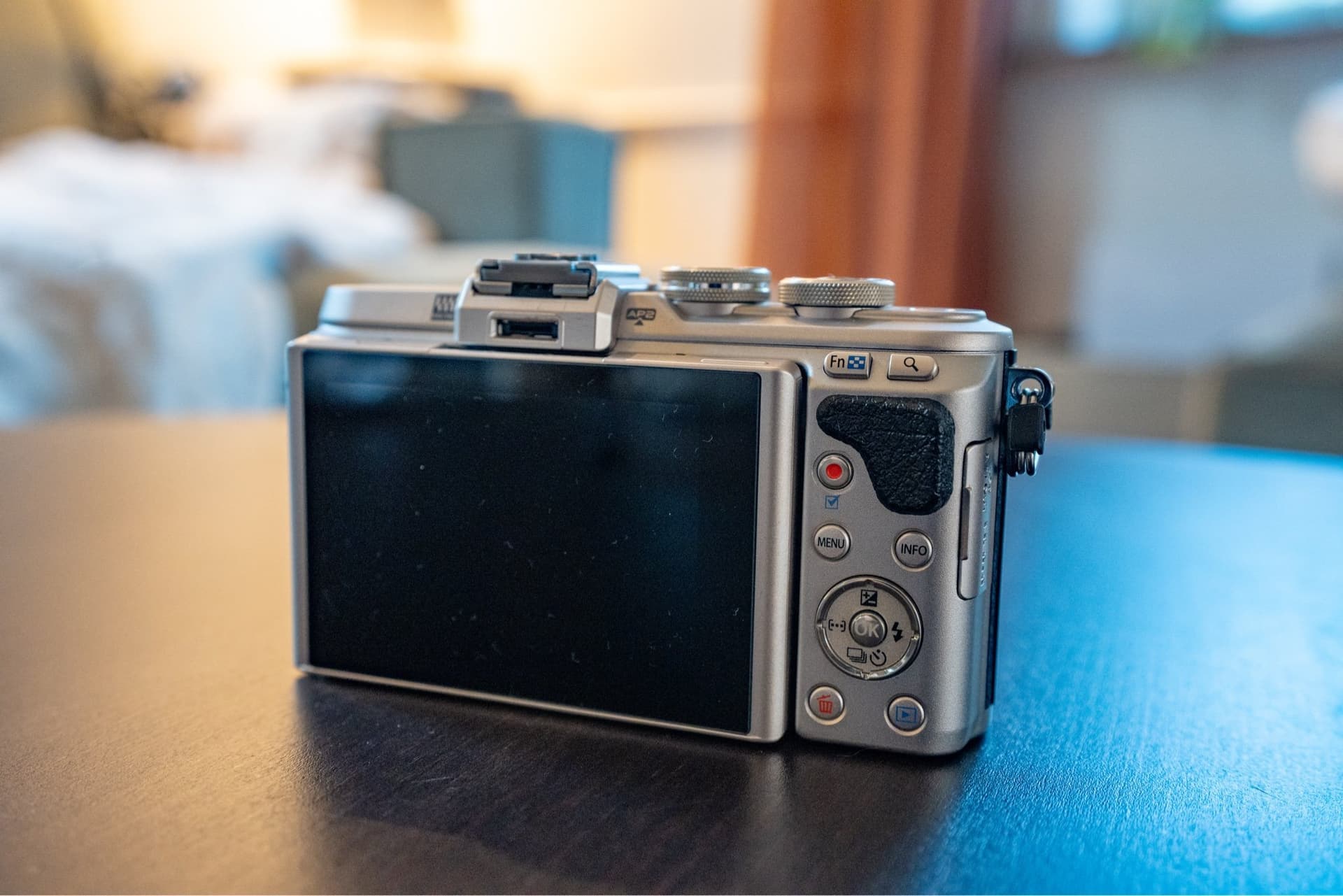 Olympus PEN E-PL8 systemkamera i nyskick