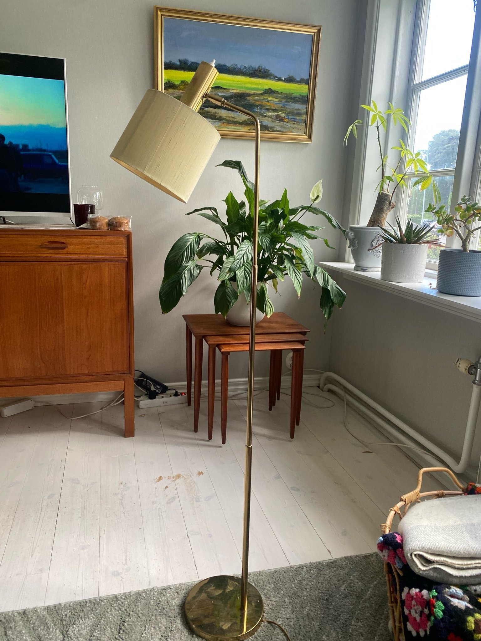 Golvlampa i mässing med justerbar skärm Bergboms G-03
