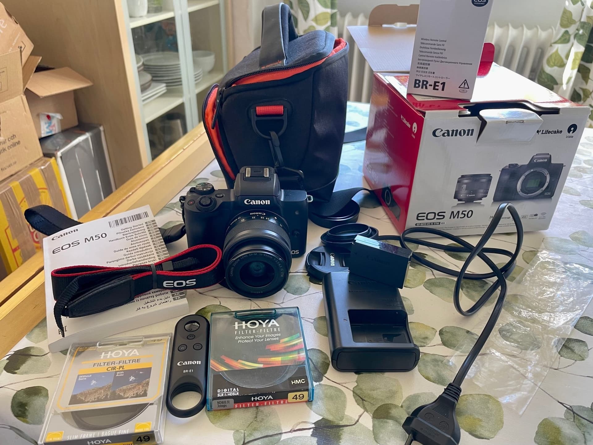 Canon EOS M50 systemkamera med objektiv och tillbehör