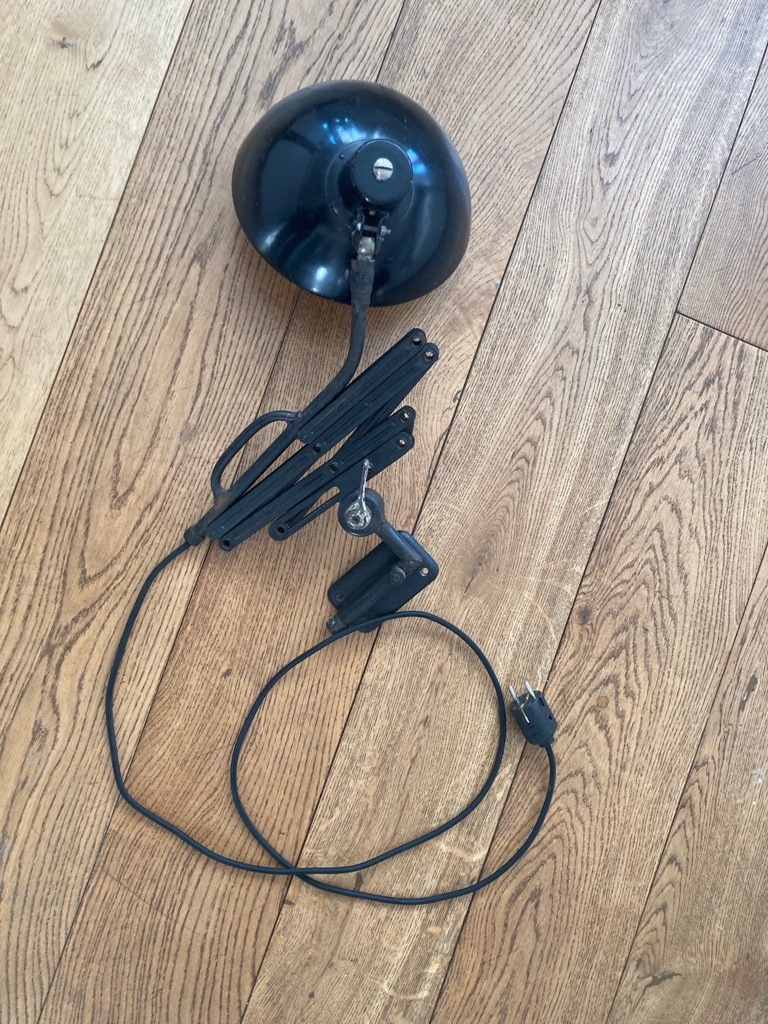 Vägglampa med saxarm Bauhaus