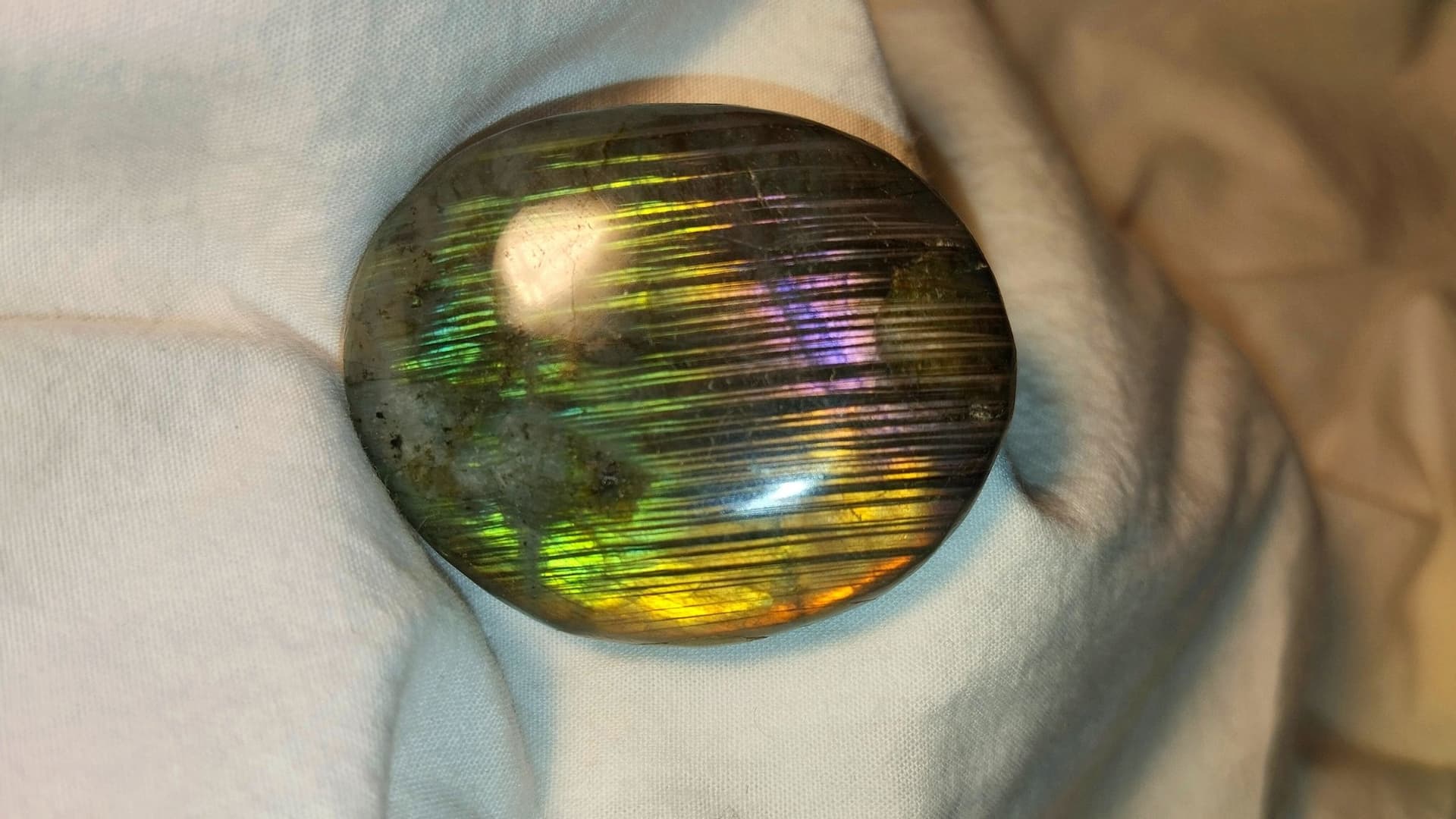 Ansiktsförändrande labradorite，Rainbow Labradorite