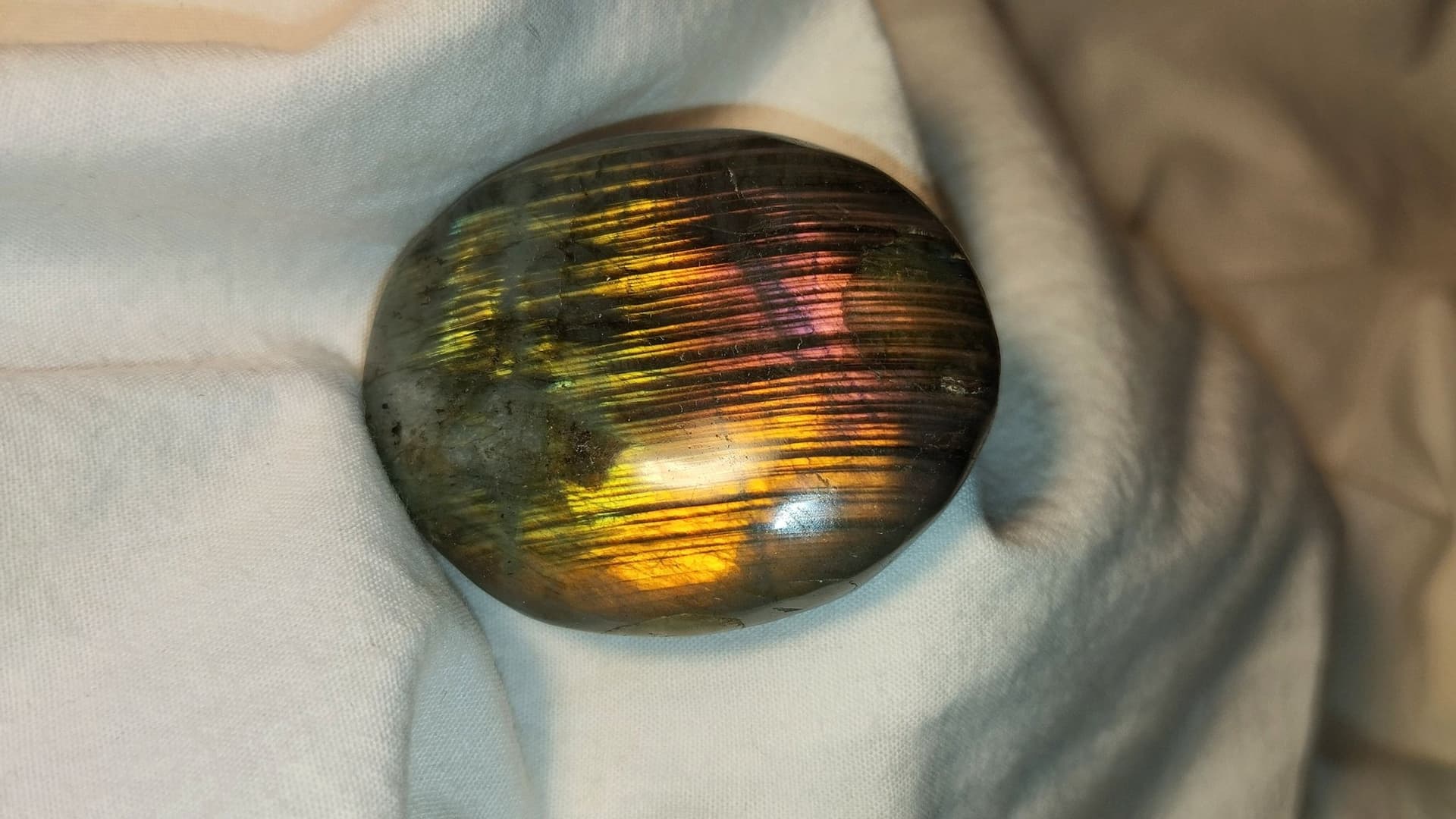 Ansiktsförändrande labradorite，Rainbow Labradorite