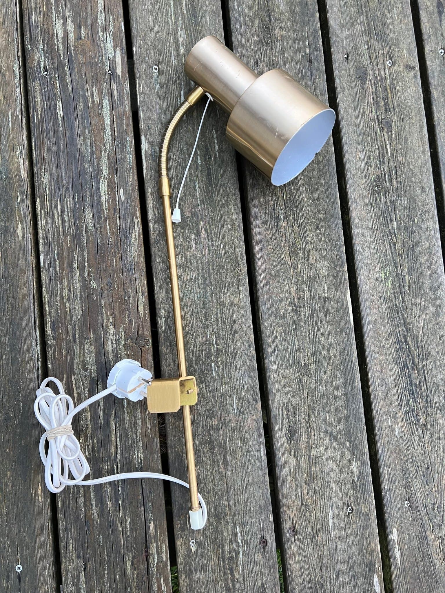 VÄGGLAMPA från NAFA. Ställbar. I mässing. 1970-tal. Nätt & fin TIDSTYPISK MODELL