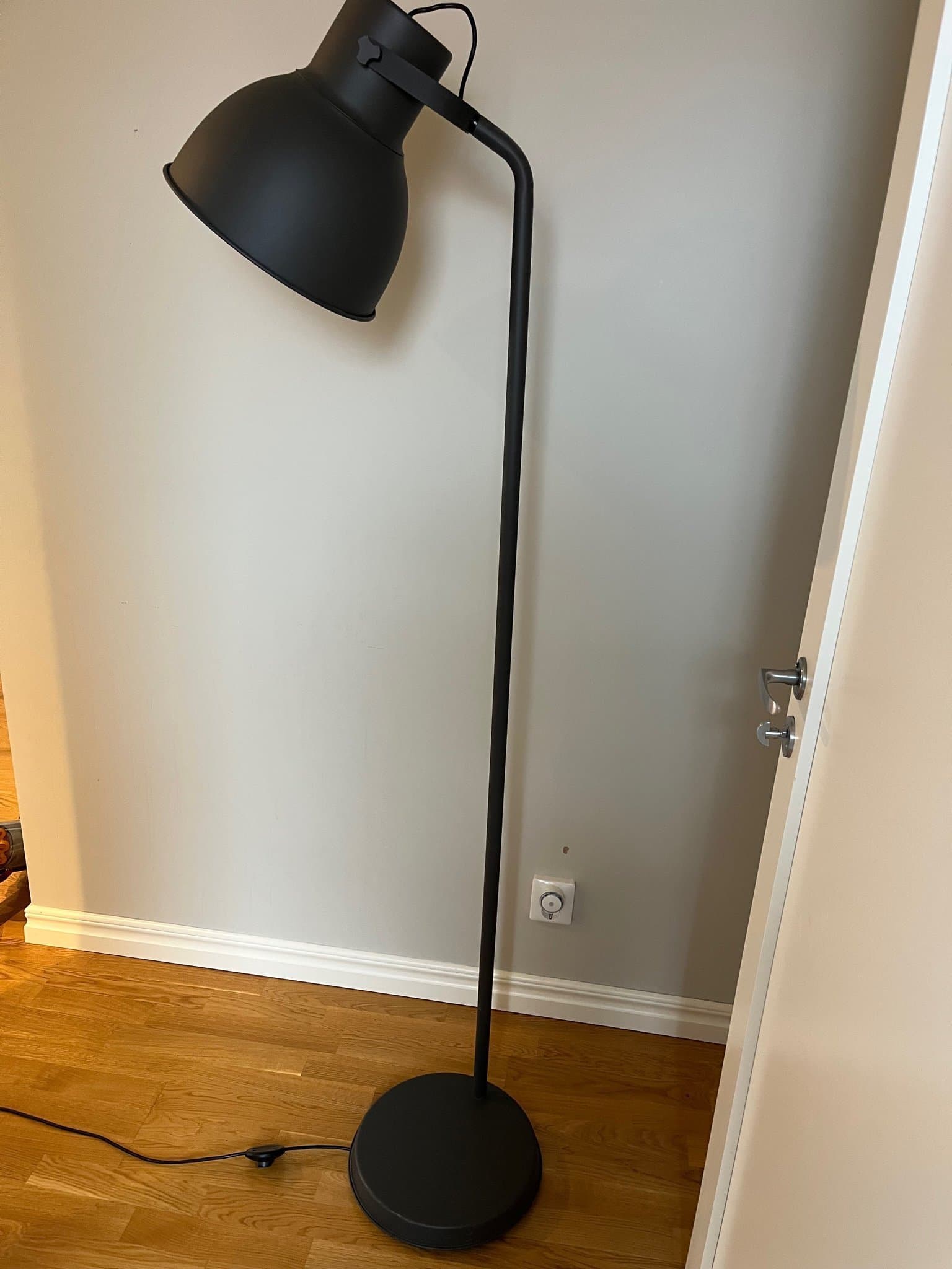 IKEA Hektar golvlampa, mörkgrå